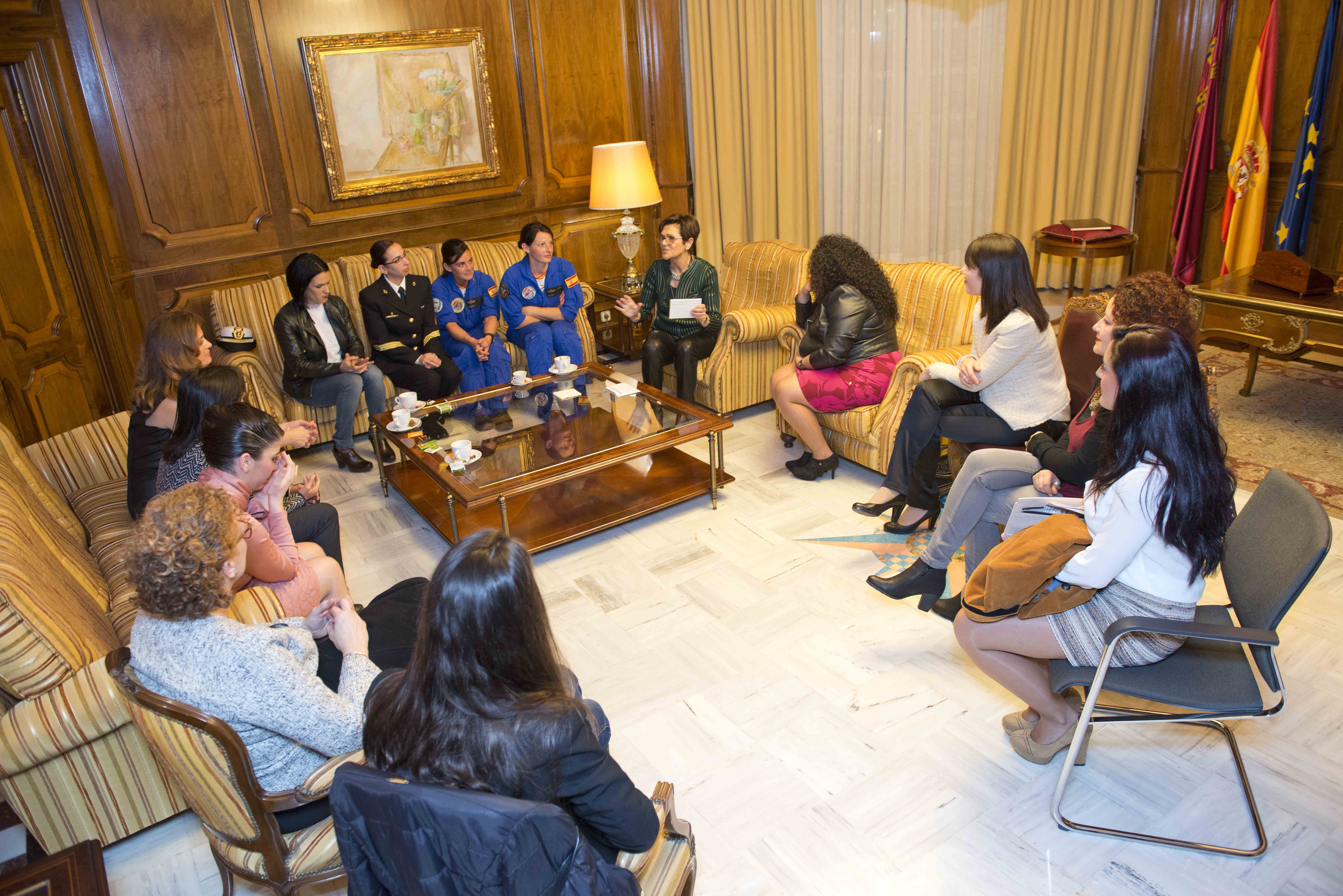 La Asamblea Regional celebra el Día Internacional de la Mujer en el Patio de los Ayuntamientos