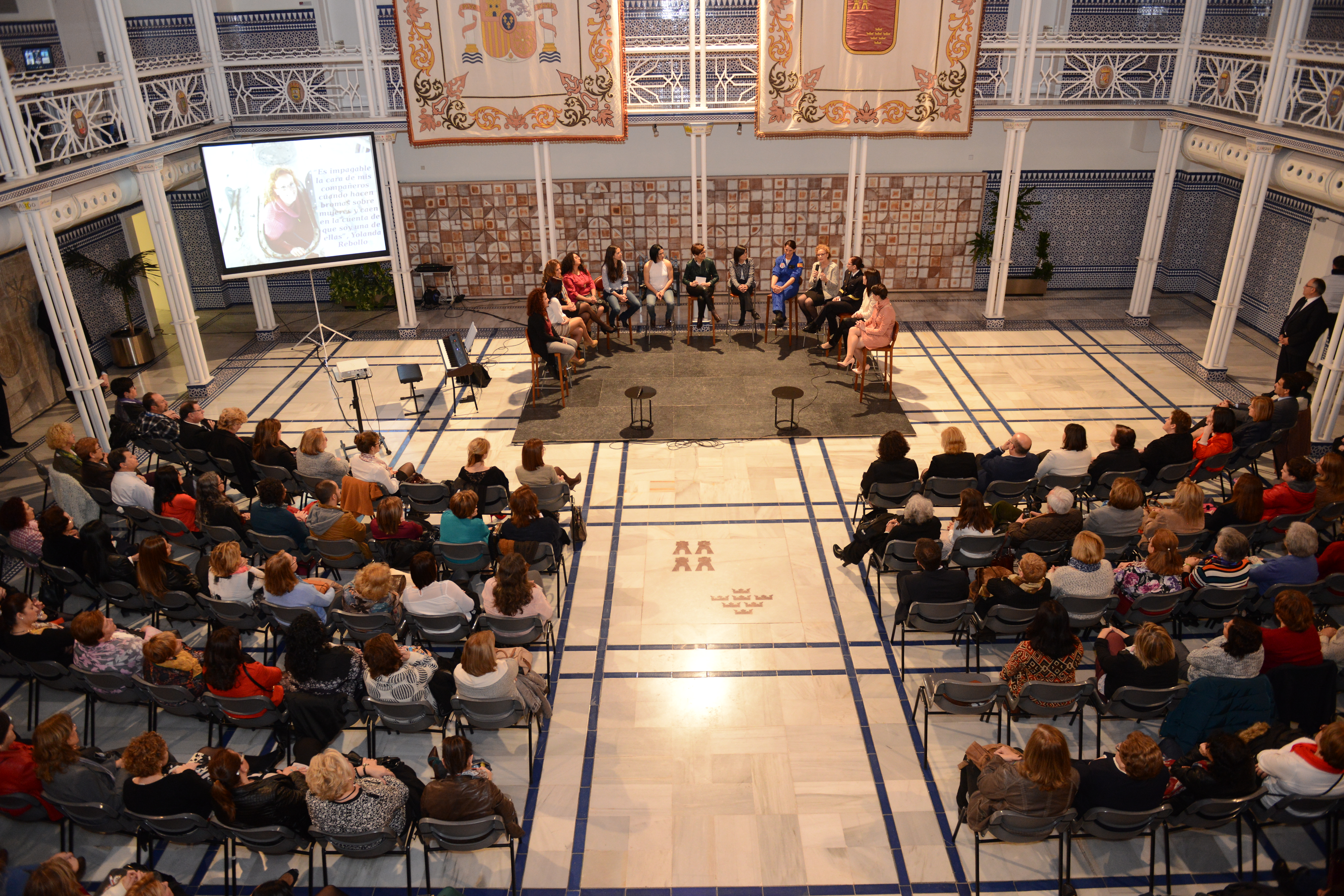La Asamblea Regional celebra el Día Internacional de la Mujer en el Patio de los Ayuntamientos
