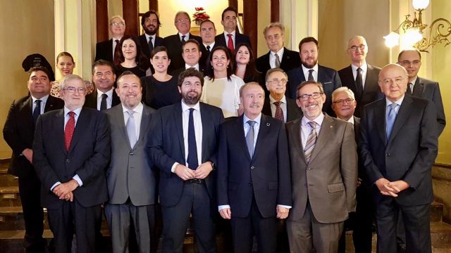 Numerosas autoridades, entre ellas el presidente de la Asamblea Regional y varios arroparon el acto de los Premios Laureles de Murcia