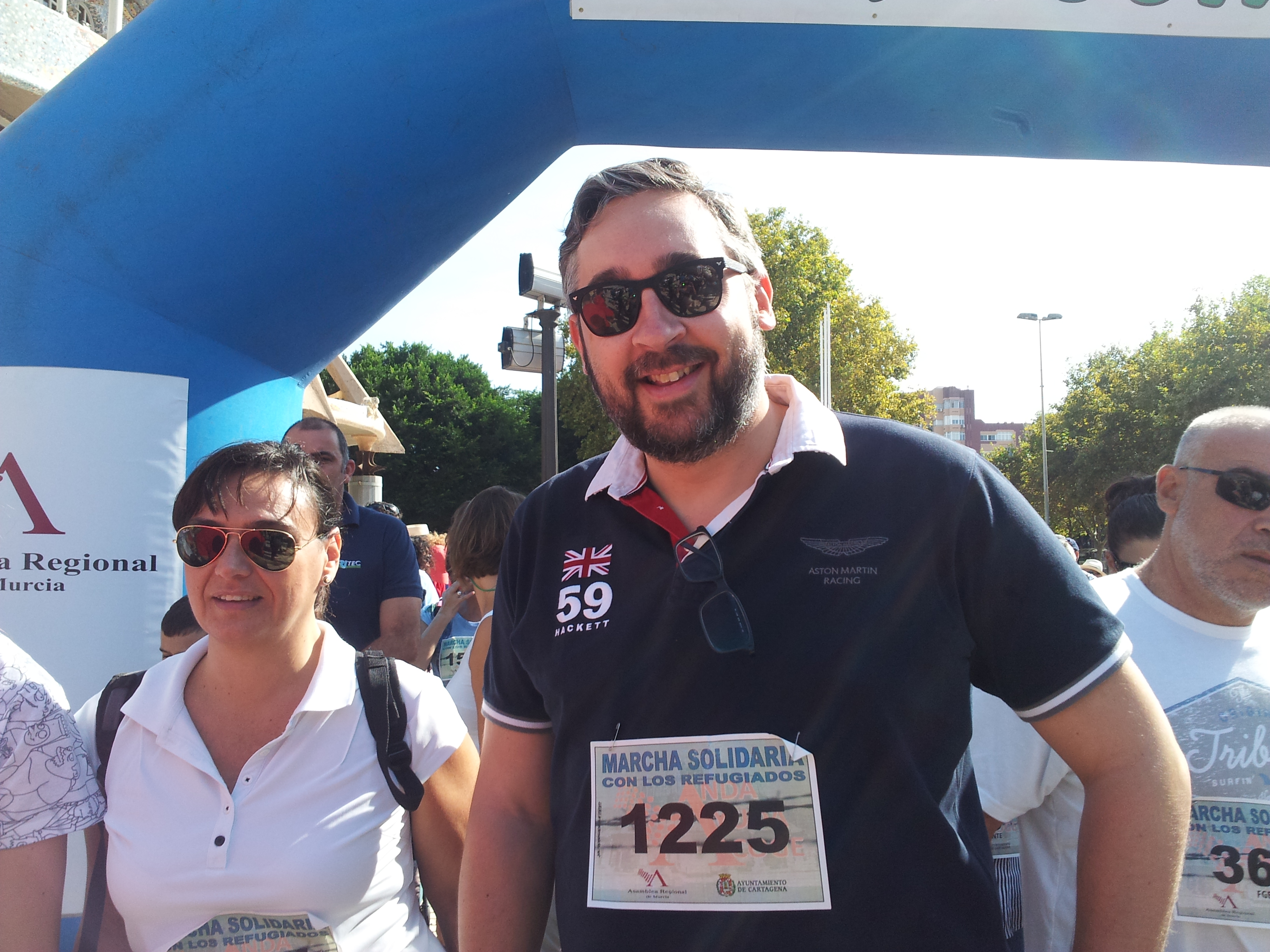 Víctor Manuel Martínez e Isabel Soler, portavoz y diputada del Grupo Parlamentario Popular, en la cabecera de la Marcha