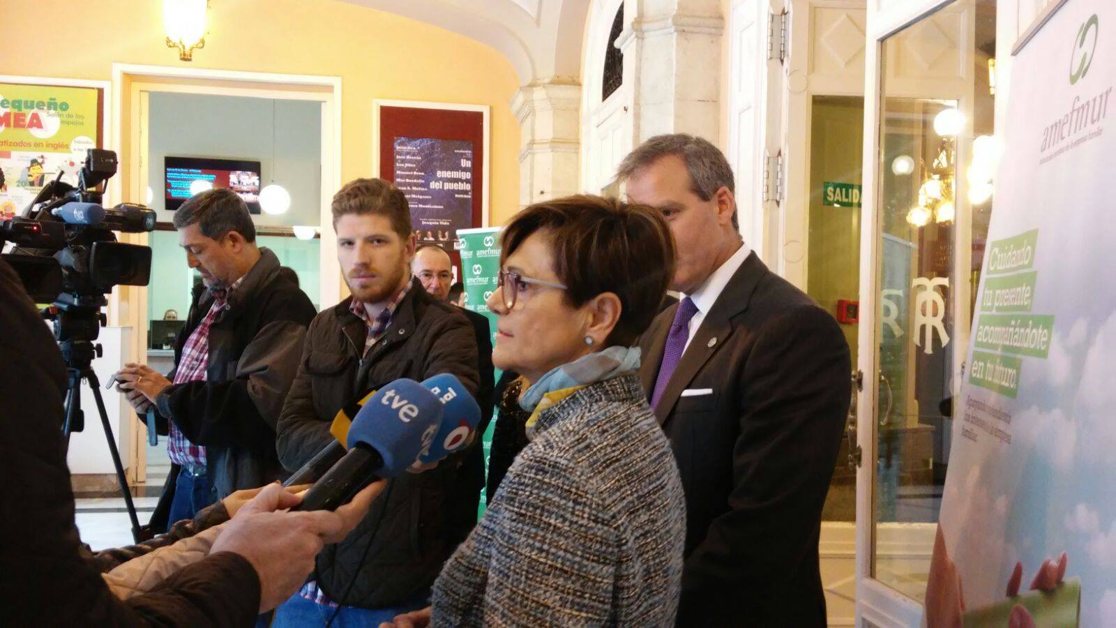 La presidenta de la Asamblea Regional, en el aniversario de Amefmur