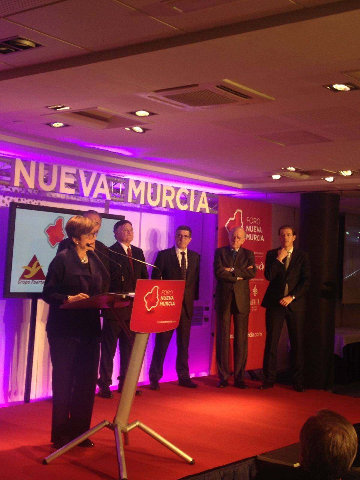 El Foro Nueva Murcia clausuró su cuarto ciclo de conferencias con la entrega de premios