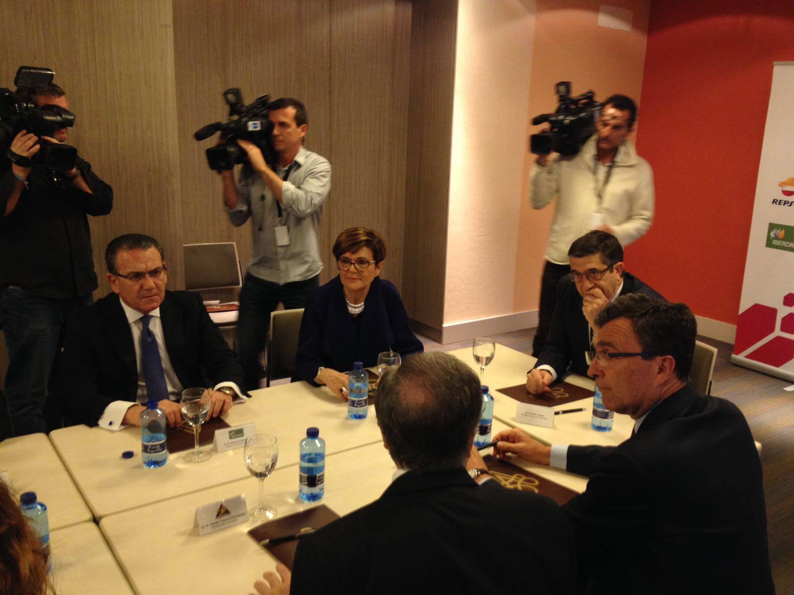 El Foro Nueva Murcia clausuró su cuarto ciclo de conferencias con la entrega de premios