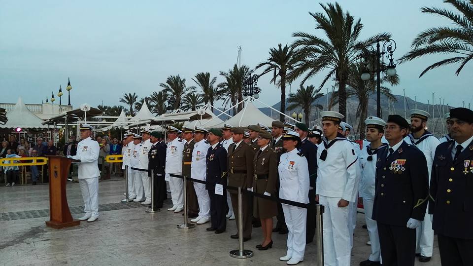 Acto solemne de arriado de Bandera por la celebración del Día de las Fuerzas Armadas