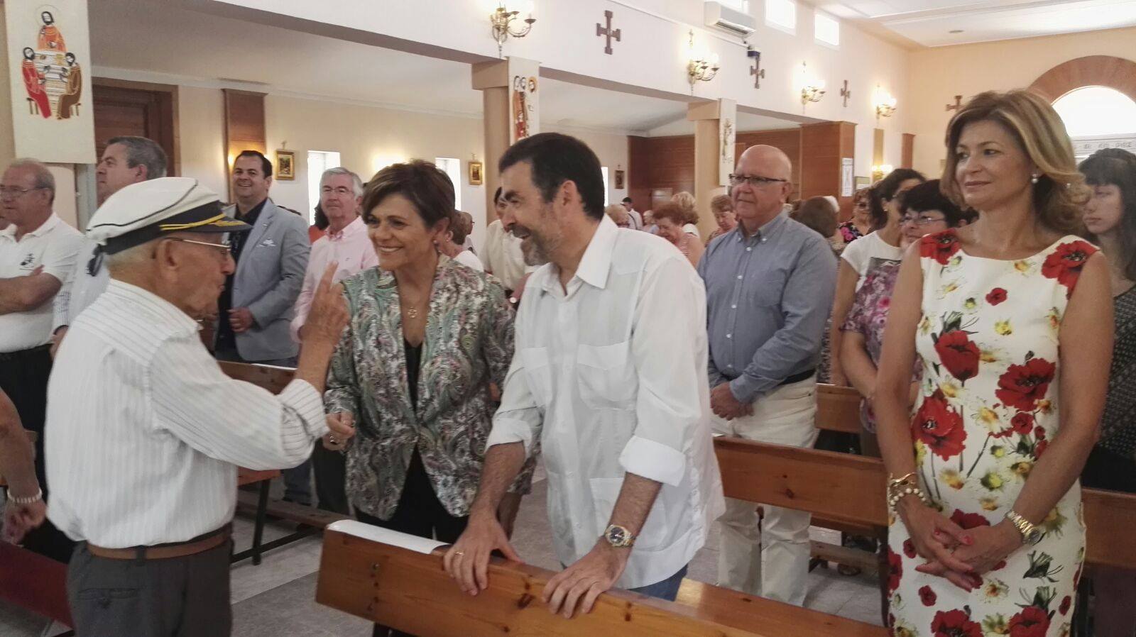 Rosa Peñalver participa en la procesión de la Virgen del Carmen, en los Urrutias