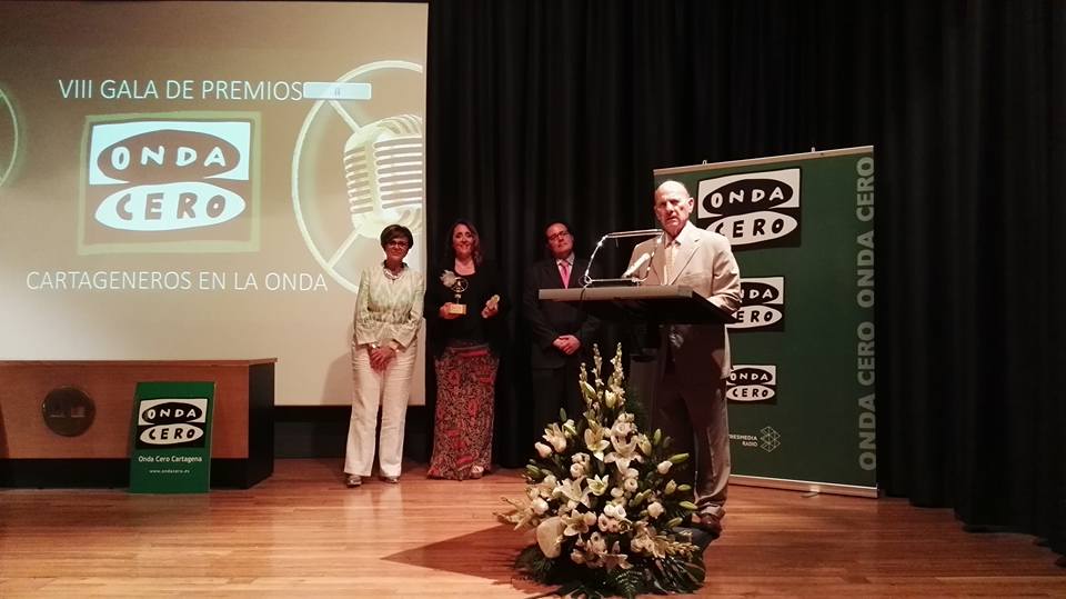 Foto de familia, con los premiados y autoridades