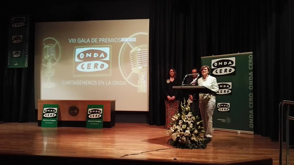 Foto de familia, con los premiados y autoridades