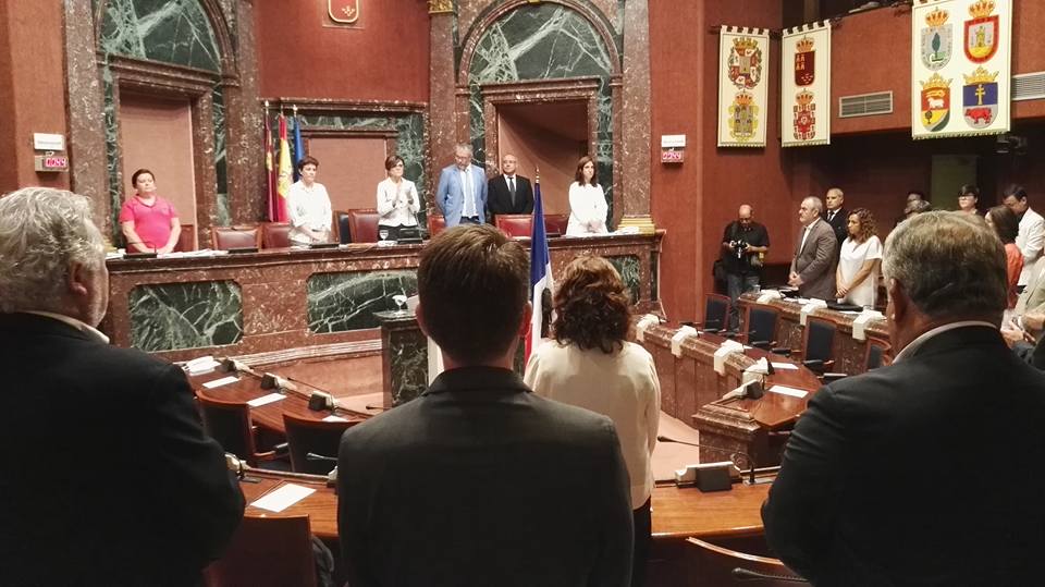 Minuto de silencio en homenaje a las víctimas del atentado en Niza
