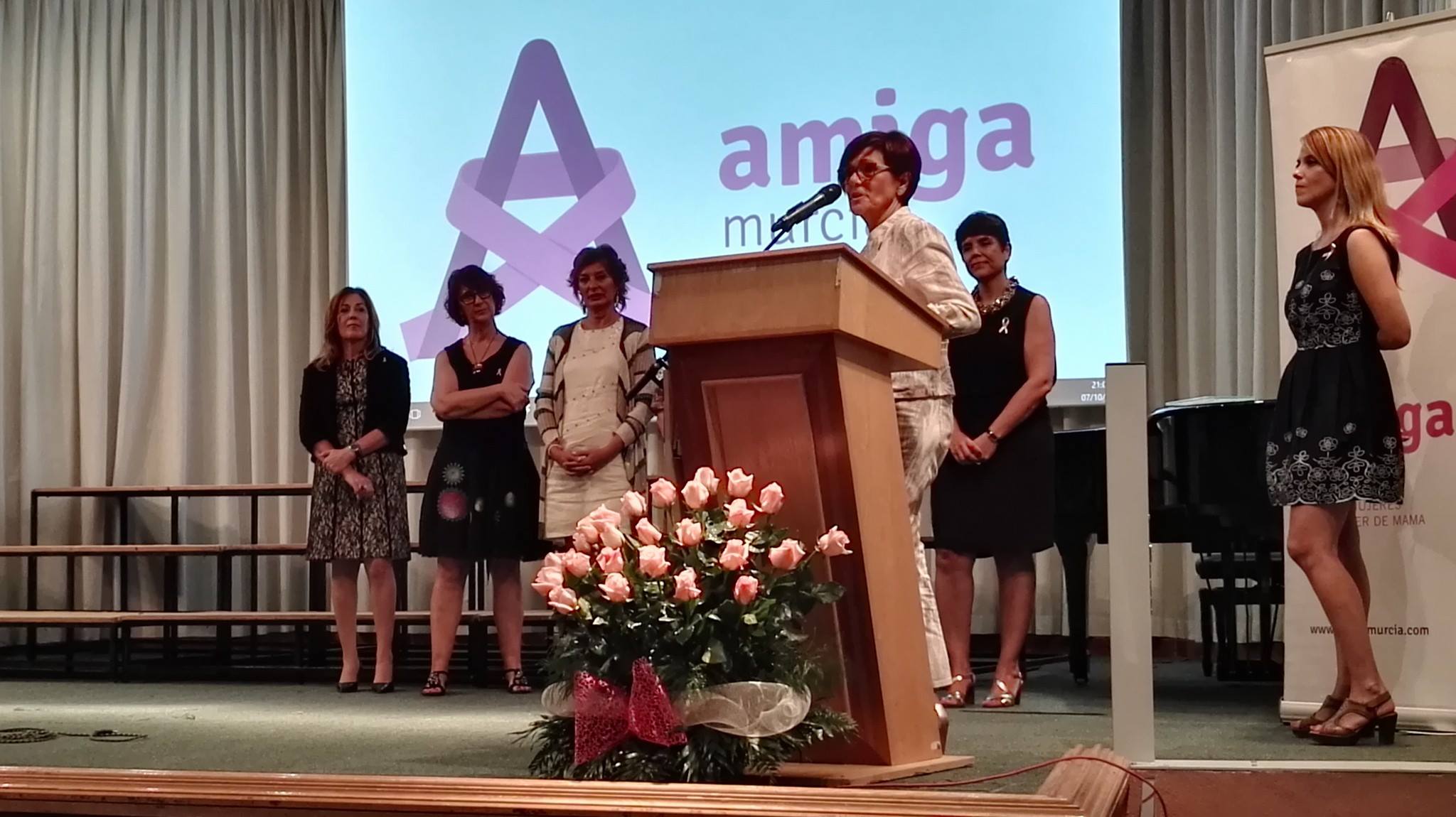Amiga Murcia impuso anoche sus lazos solidarios