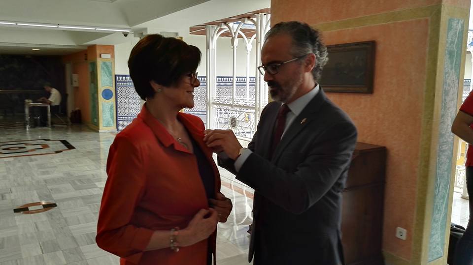 El alcalde de Caravaca de la Cruz, José Moreno Medina, con la presidenta de la Asamblea