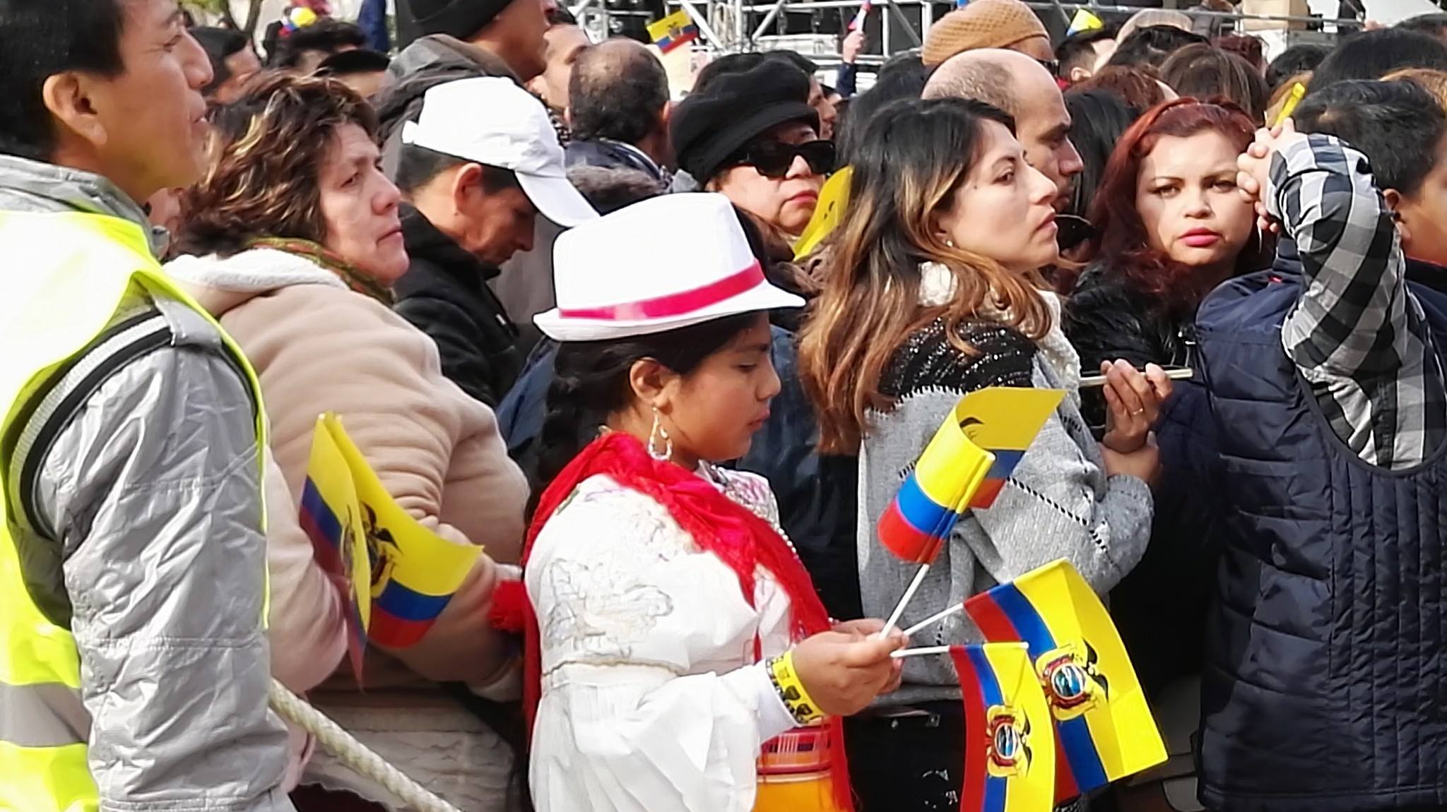 La presidenta de la Asamblea Regional de Murcia ha asistido a la Feria Gastronómica Ecuatoriana en el Cuartel de Artillería