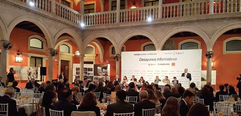 Rosa Peñalver, con la presidenta de Andalucía, Susana Díaz y los presidentes de los parlamentos de Andalucía y Extremadura