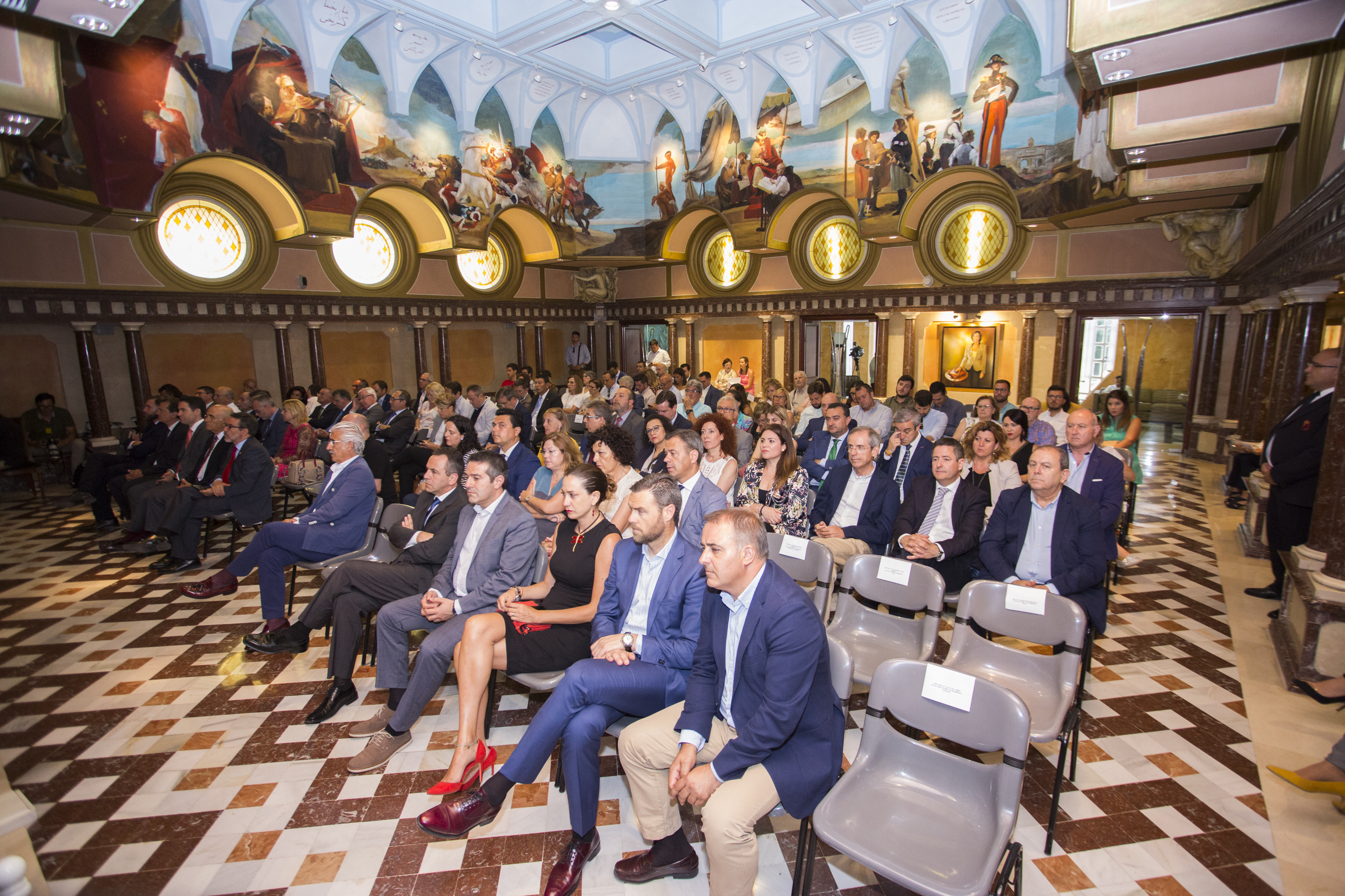 Asistentes al Debate de Investidura, en el Patio de las Comarcas