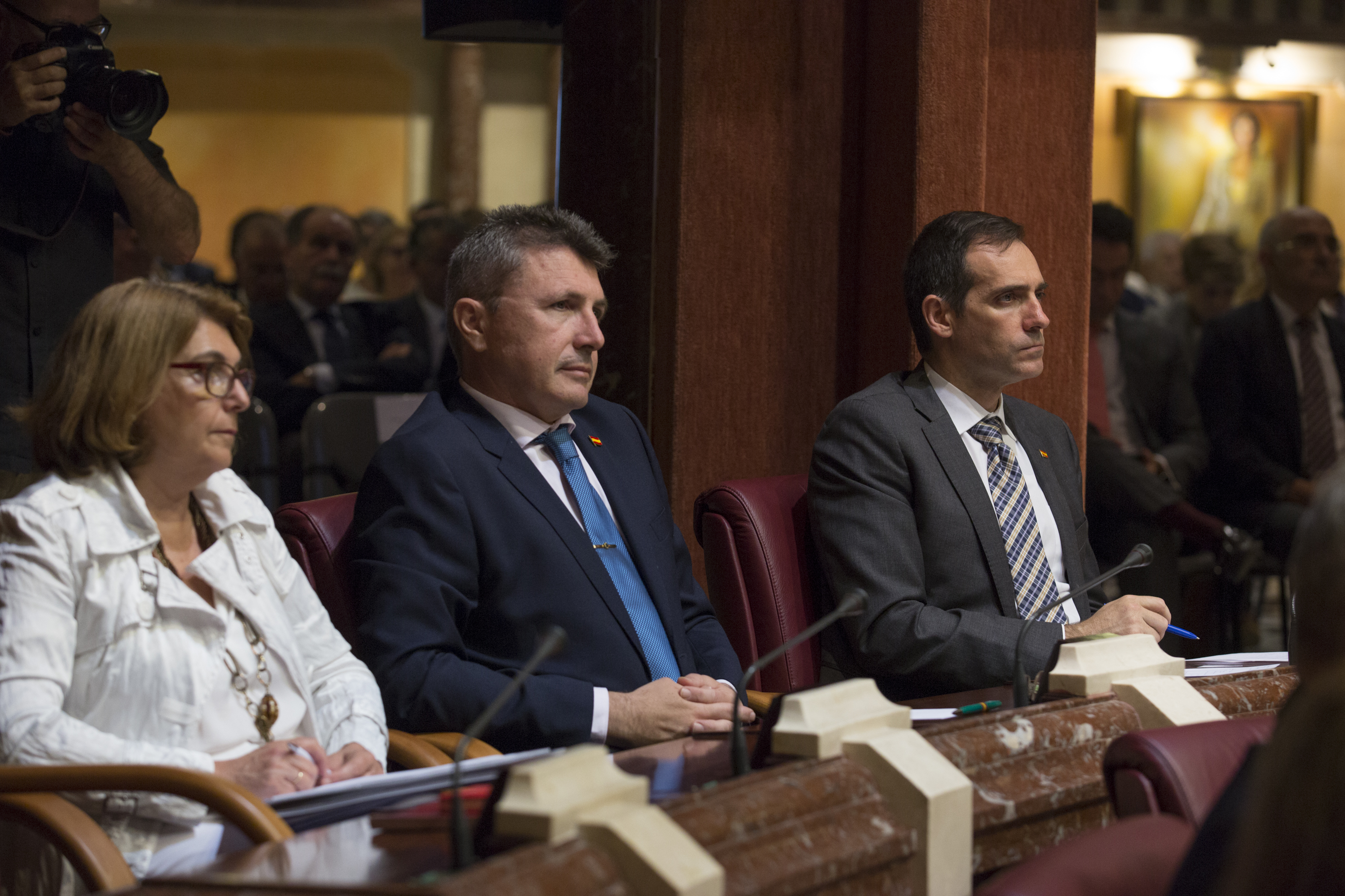 Tres de los diputados de Vox, durante la primera sesión del Debate de Investidura