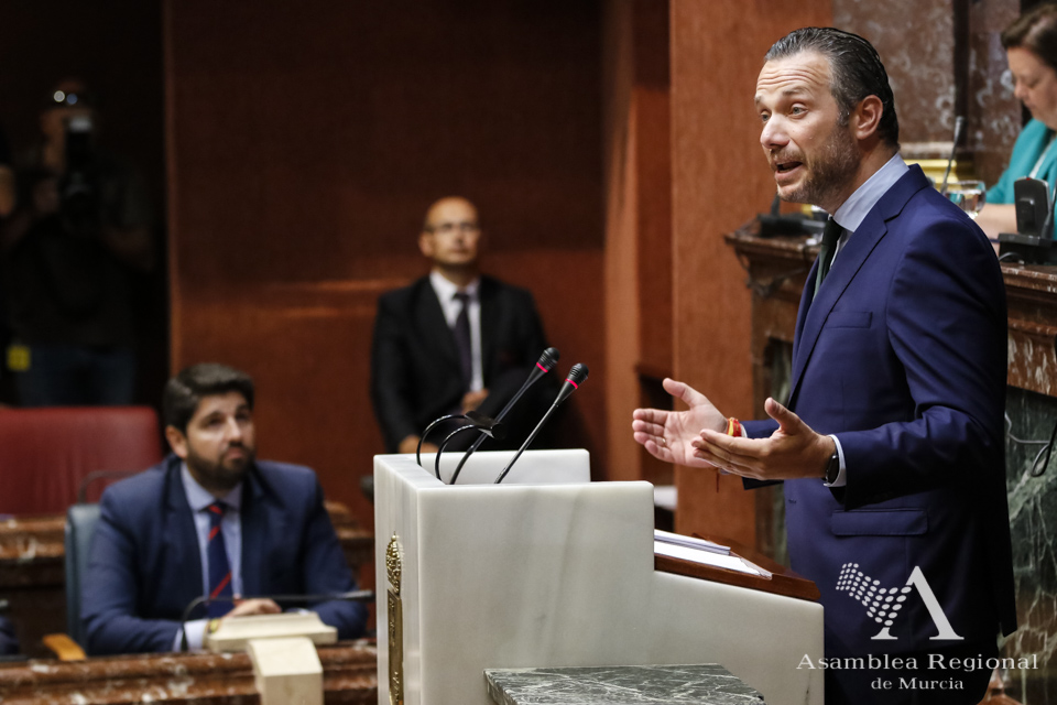 Joaquín Segado, portavoz del Grupo Parlamentario Popular, durante su intervención en el Debate de Investidura