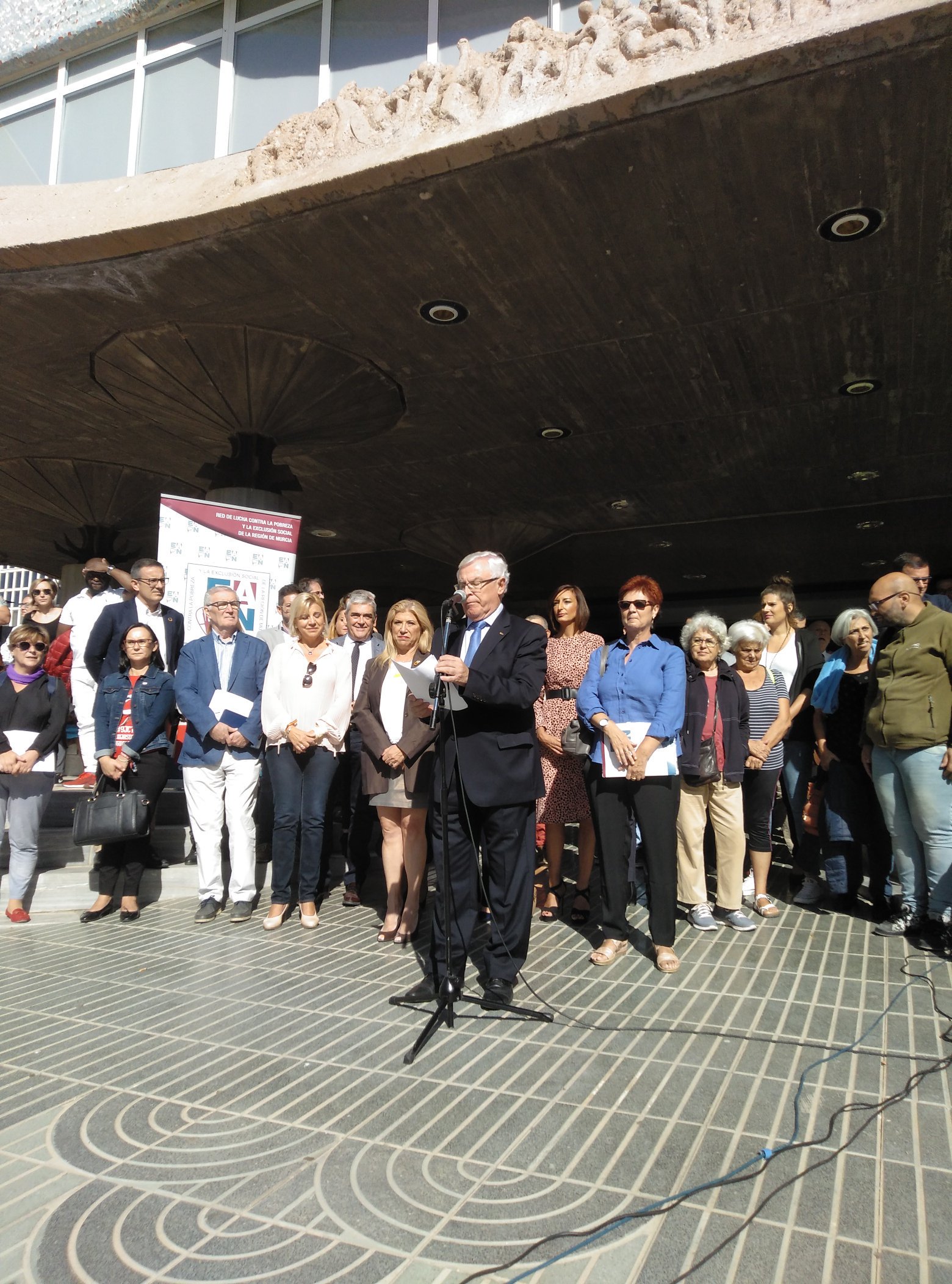 El presidente del CES, José Antonio Cobacho, ha leído el Manifiesto con motivo del Día Internacional contra la Pobreza