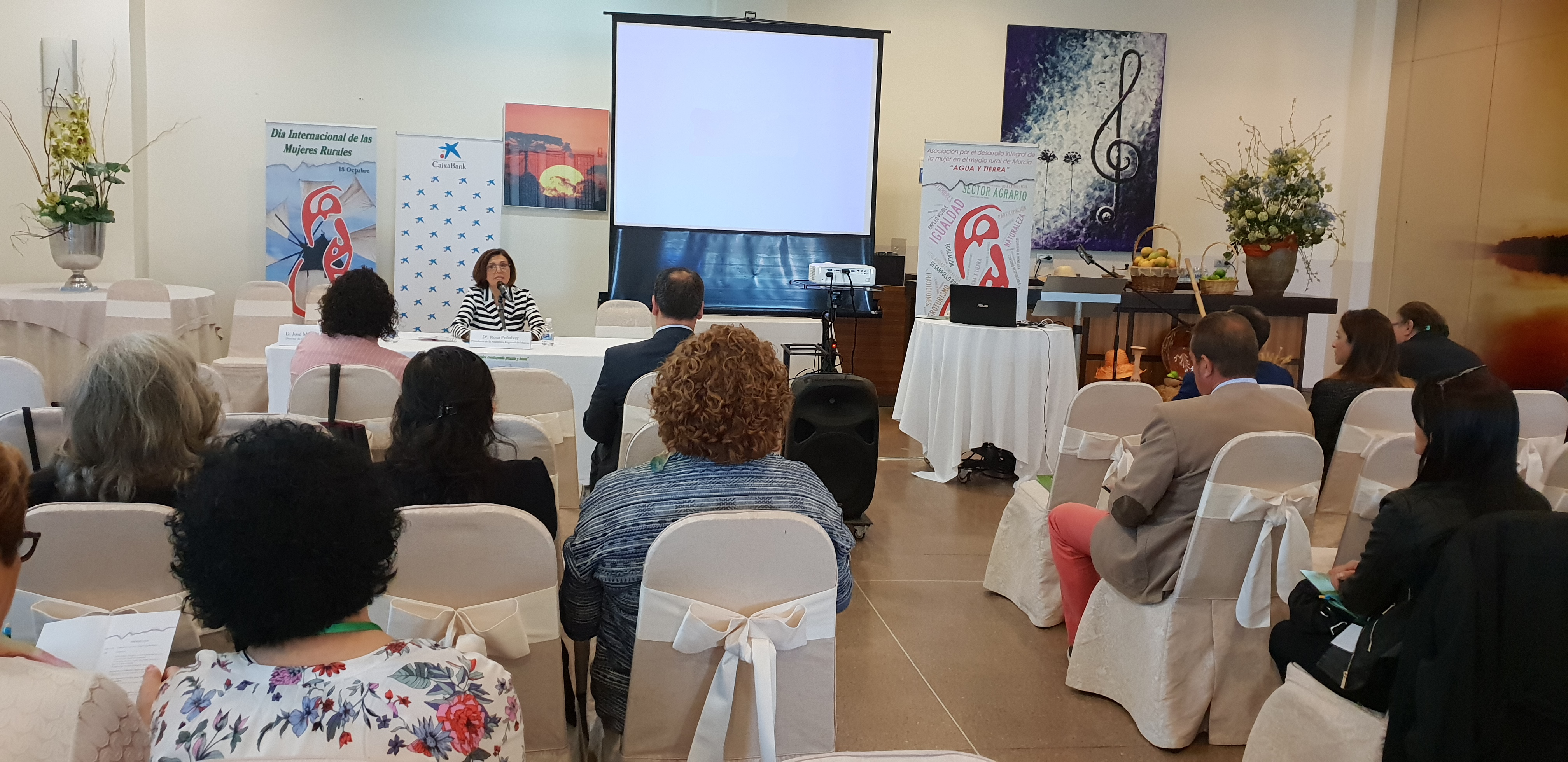 La presidenta de la Asamblea Regional, Rosa Peñalver, ha inaugurado la primera jornada “Mujeres rurales, construyendo presente y futuro”