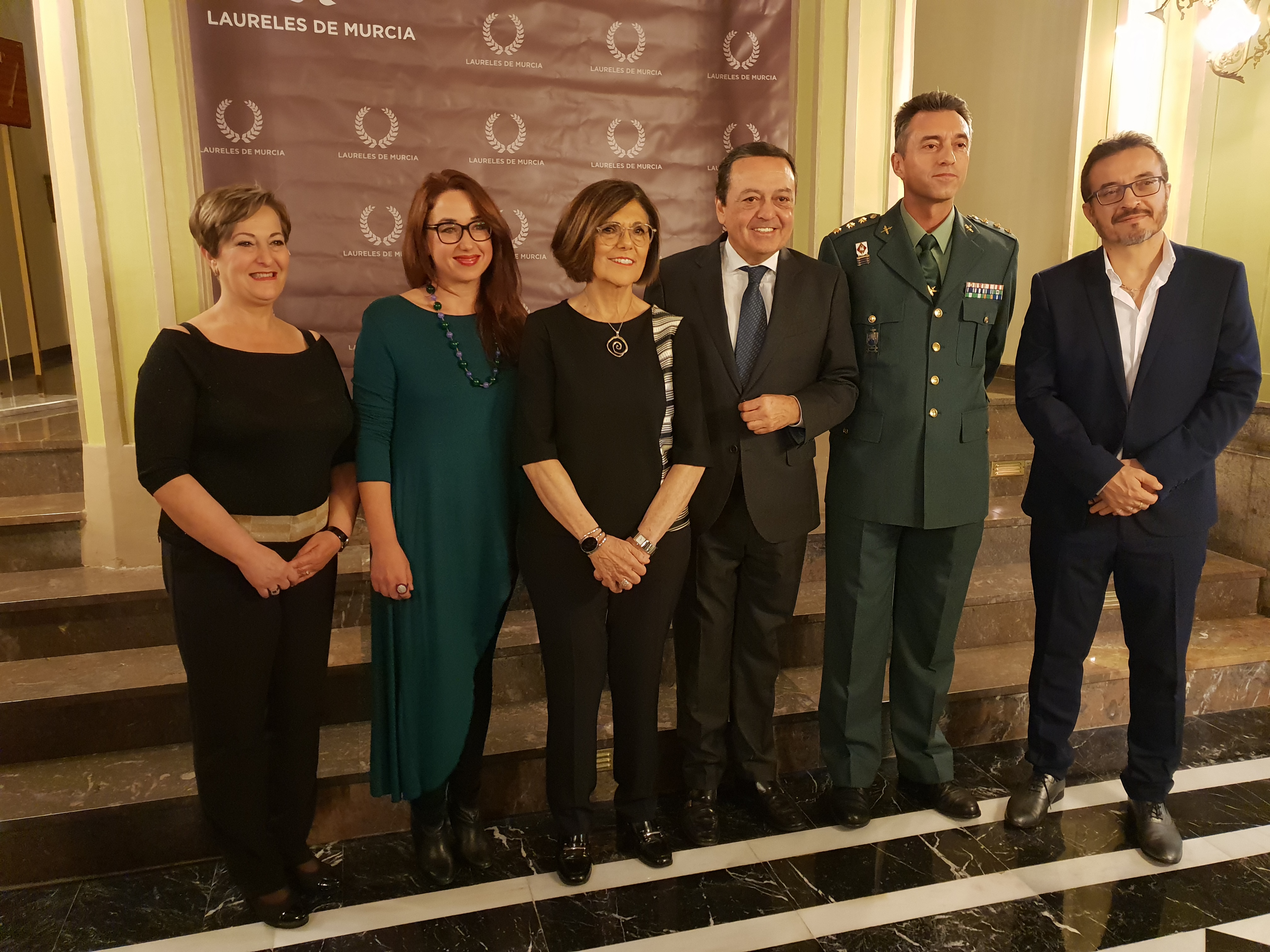 La presidenta recoge el ‘Laurel de Murcia Extraordinario’ a los padres del Estatuto de Autonomía