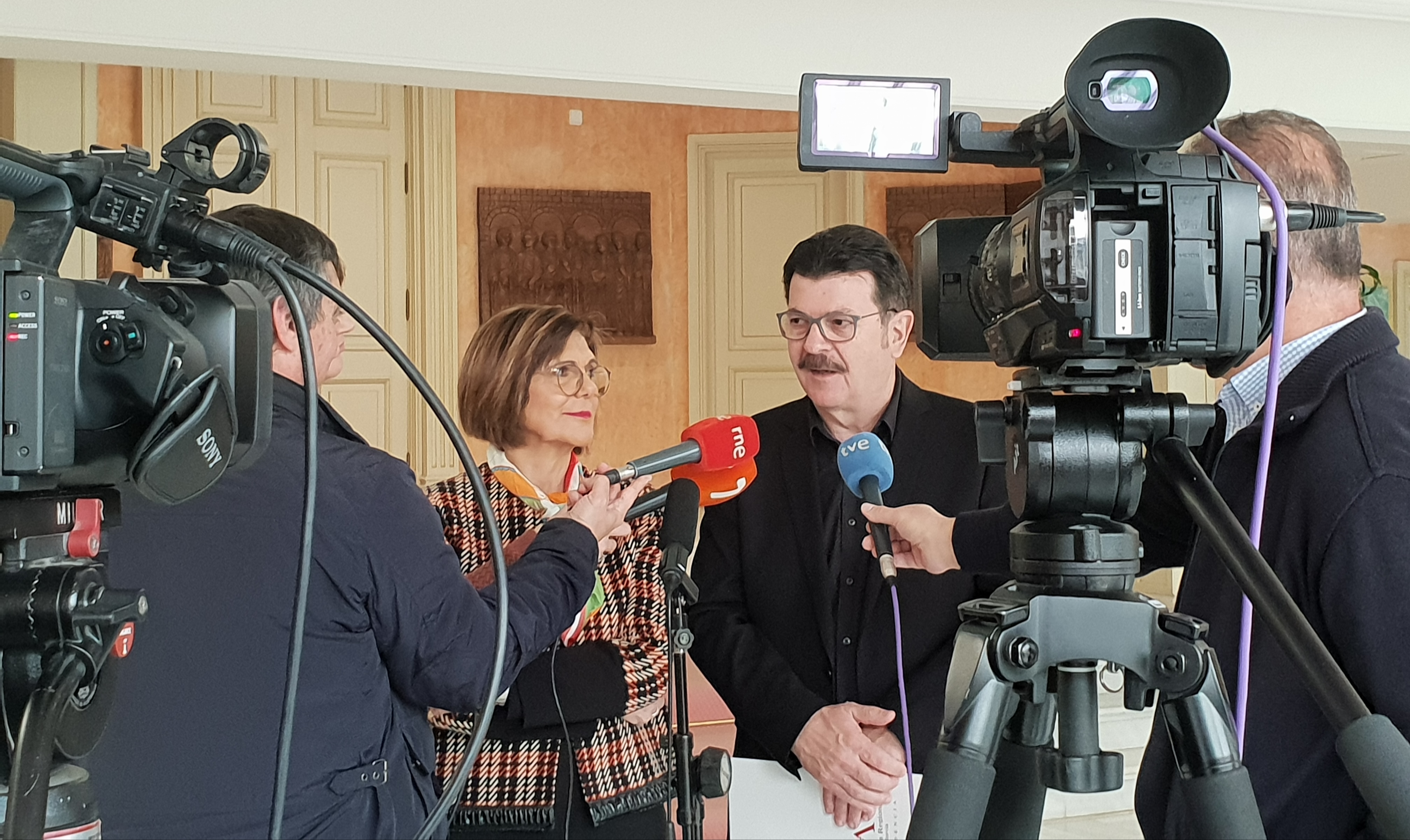 Peñalver y Guzmán ratifican el convenio de colaboración entre la Asamblea y la Vuelta Ciclista a la Región de Murcia
