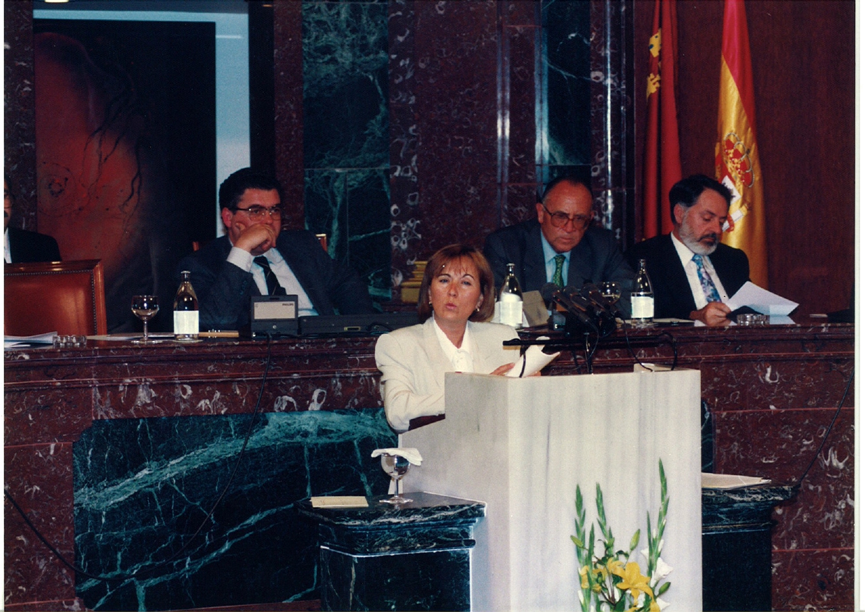 María Antonia Martínez, candidata a la Presidencia de la Comunidad Autónoma, expone su programa de gobierno. 26 de abril de 1993