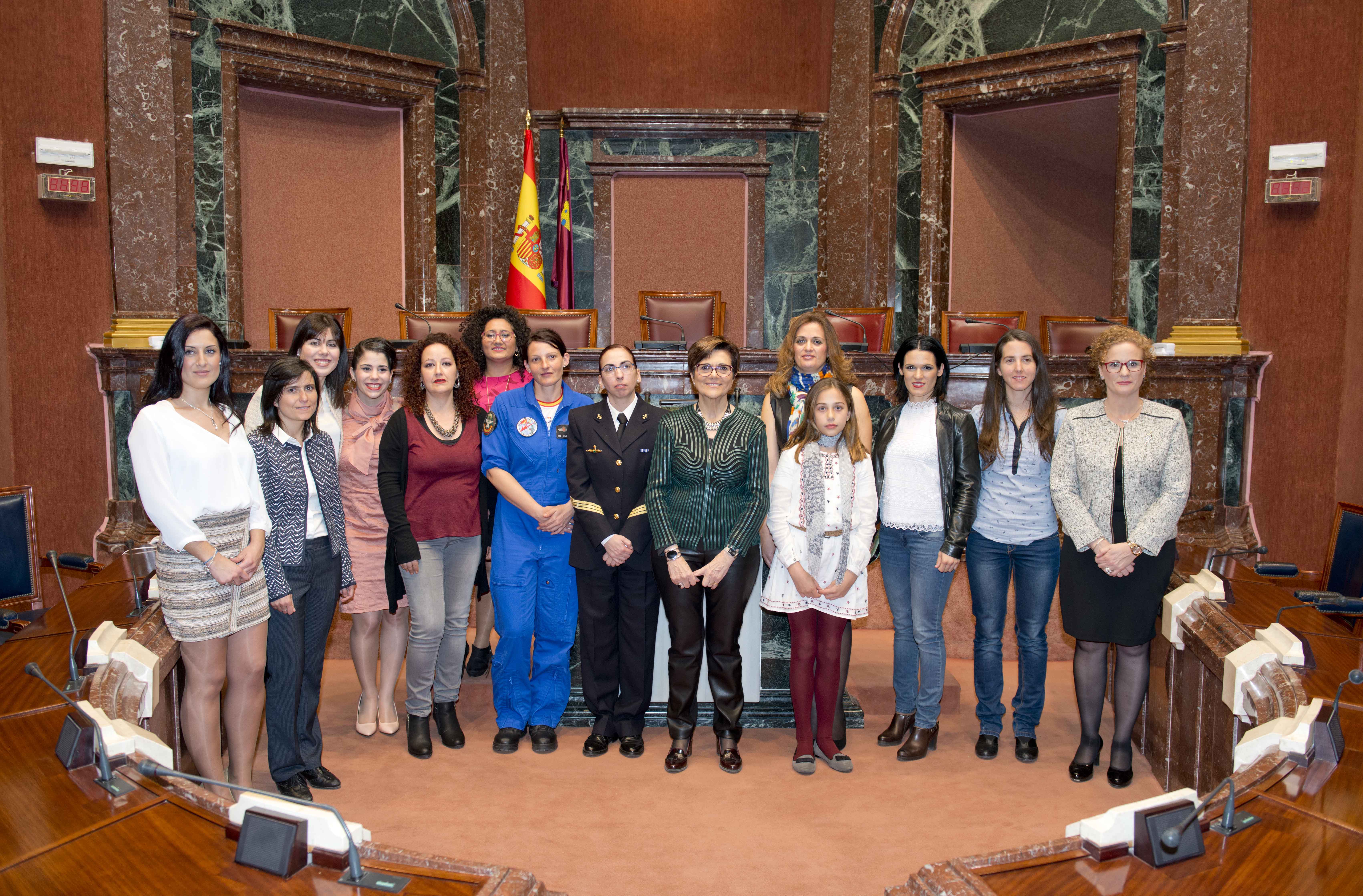 La Asamblea Regional celebra el Día Internacional de la Mujer en el Patio de los Ayuntamientos