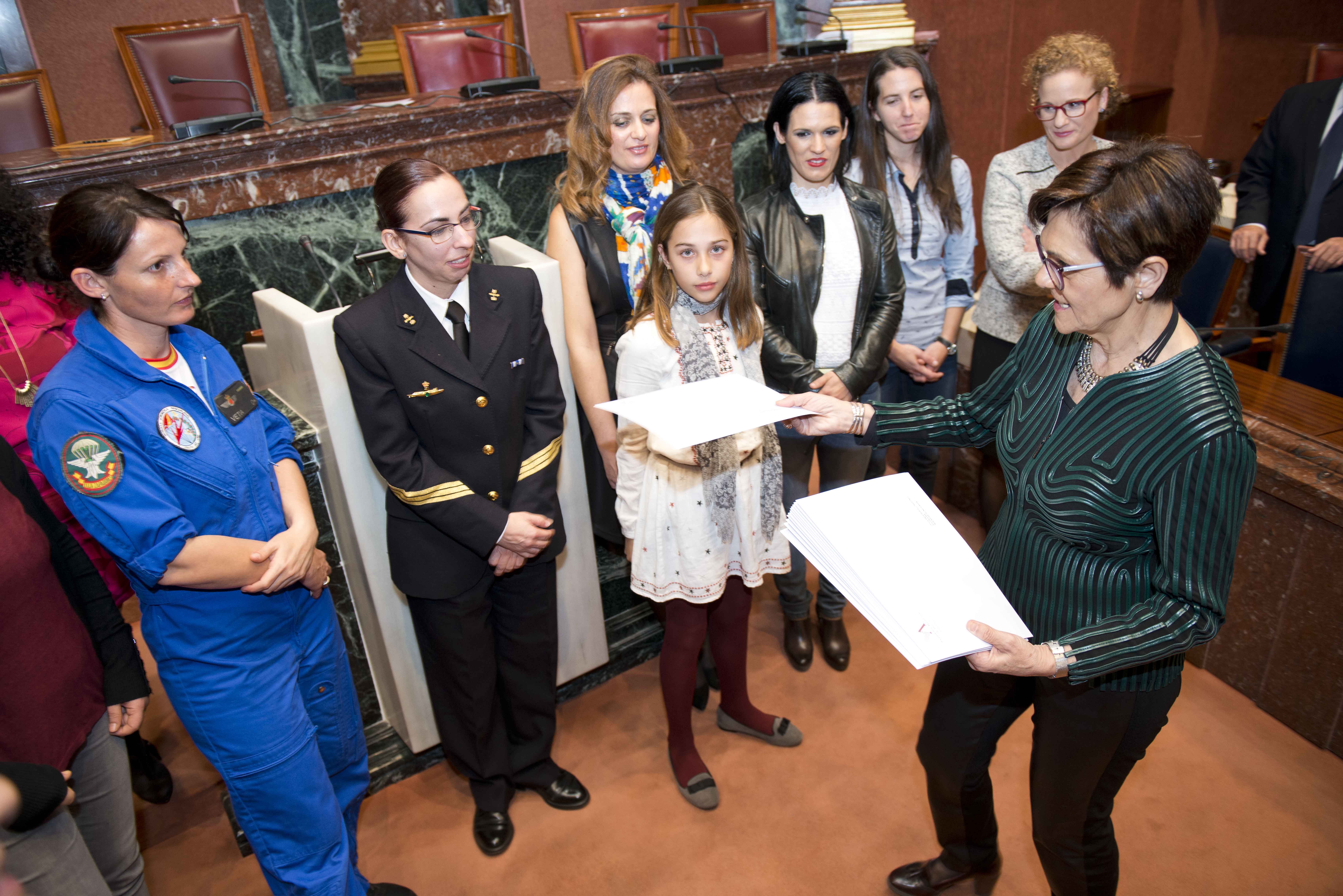 La Asamblea Regional celebra el Día Internacional de la Mujer en el Patio de los Ayuntamientos