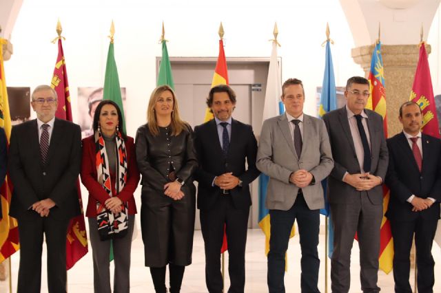Alberto Castillo junto a presidentes de otros parlamentos autonómicos