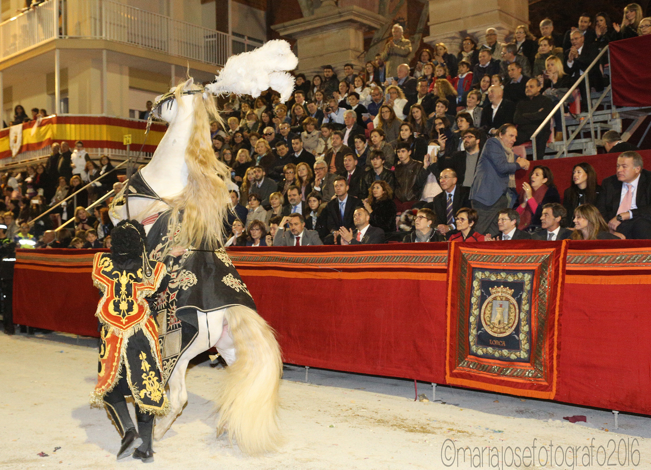 La presidenta de la Asamblea, Rosa Peñalver, asistió al desfile bíblico pasional del Viernes Santo lorquino