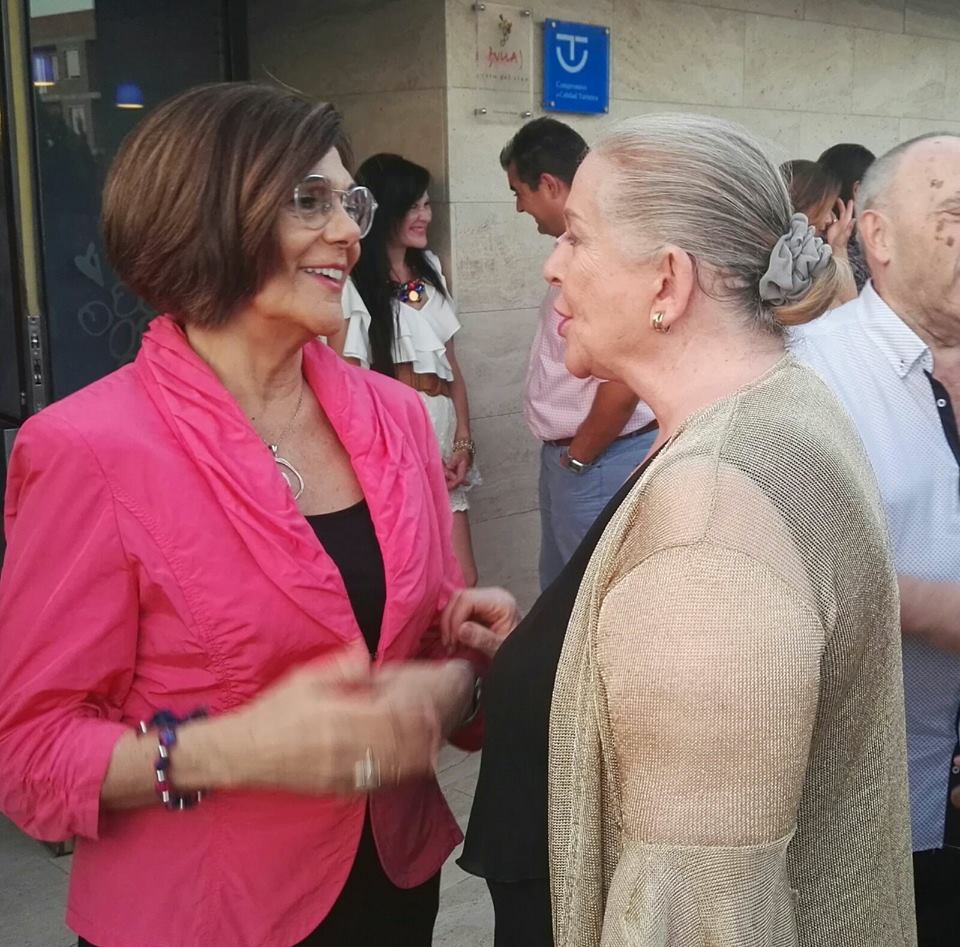 La presidenta de la Asamblea Regional, Rosa Peñalver, clausura el acto de investidura de Maestra del Vino 2018 a Concha Cuetos