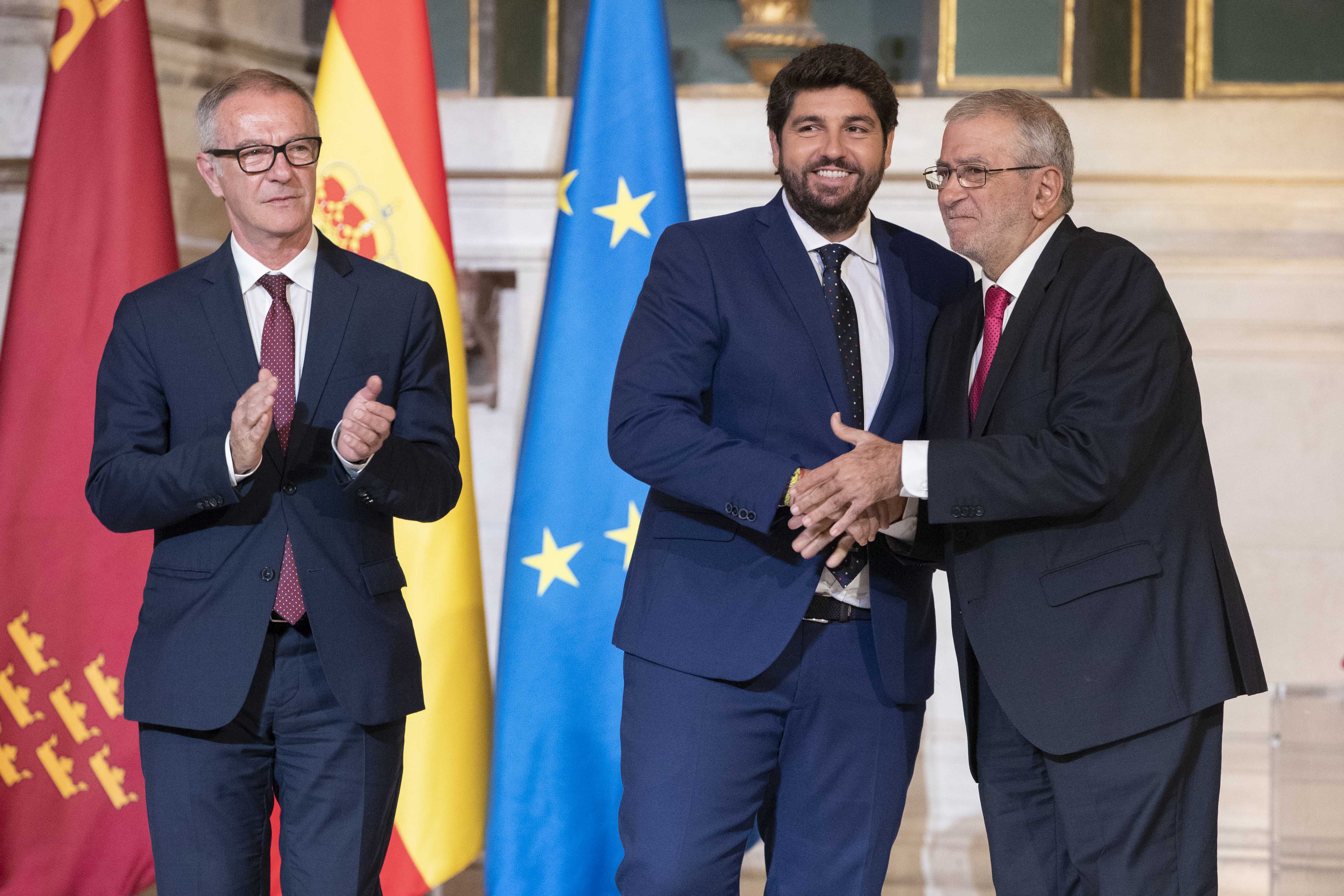 Alberto Castillo felicita a López Miras tras su toma de posesión, en presencia del ministro José Guirao