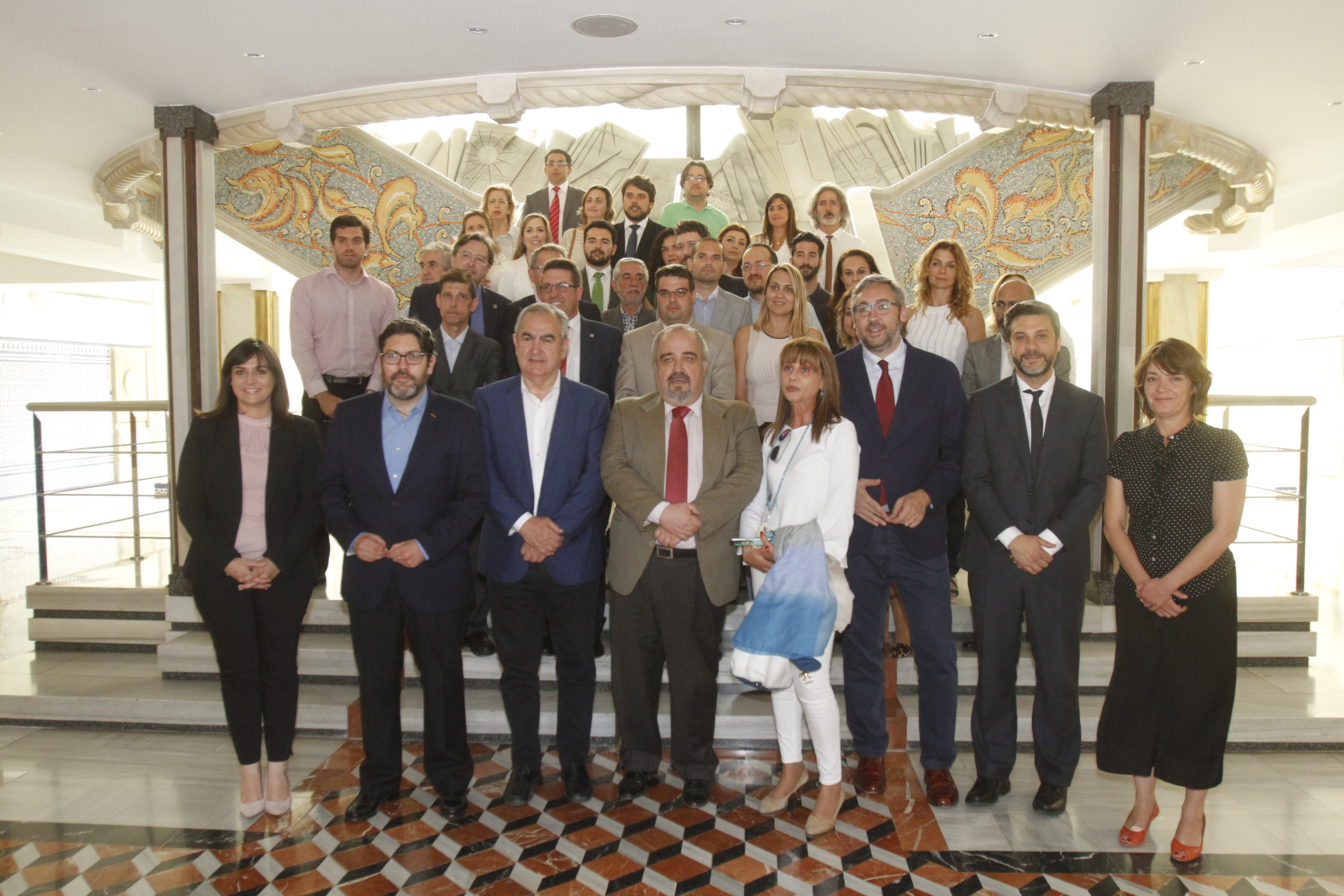 Miembros del Ilustre Colegio de Abogados de Cartagena, con representantes de los Grupos