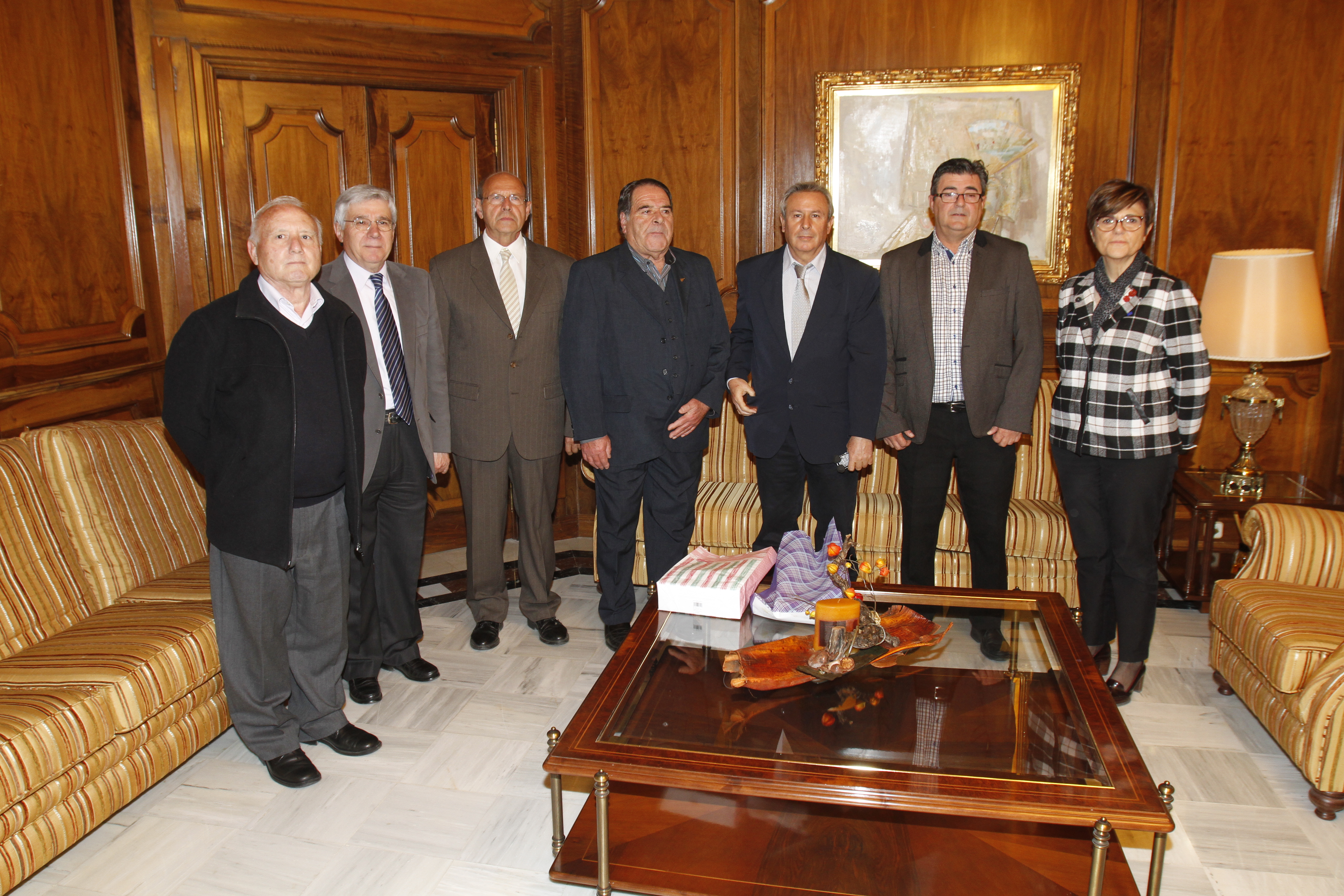 La presidenta de la Asamblea Regional, Rosa Peñalver, junto a miembros de Los Auroros de Javalí Viejo