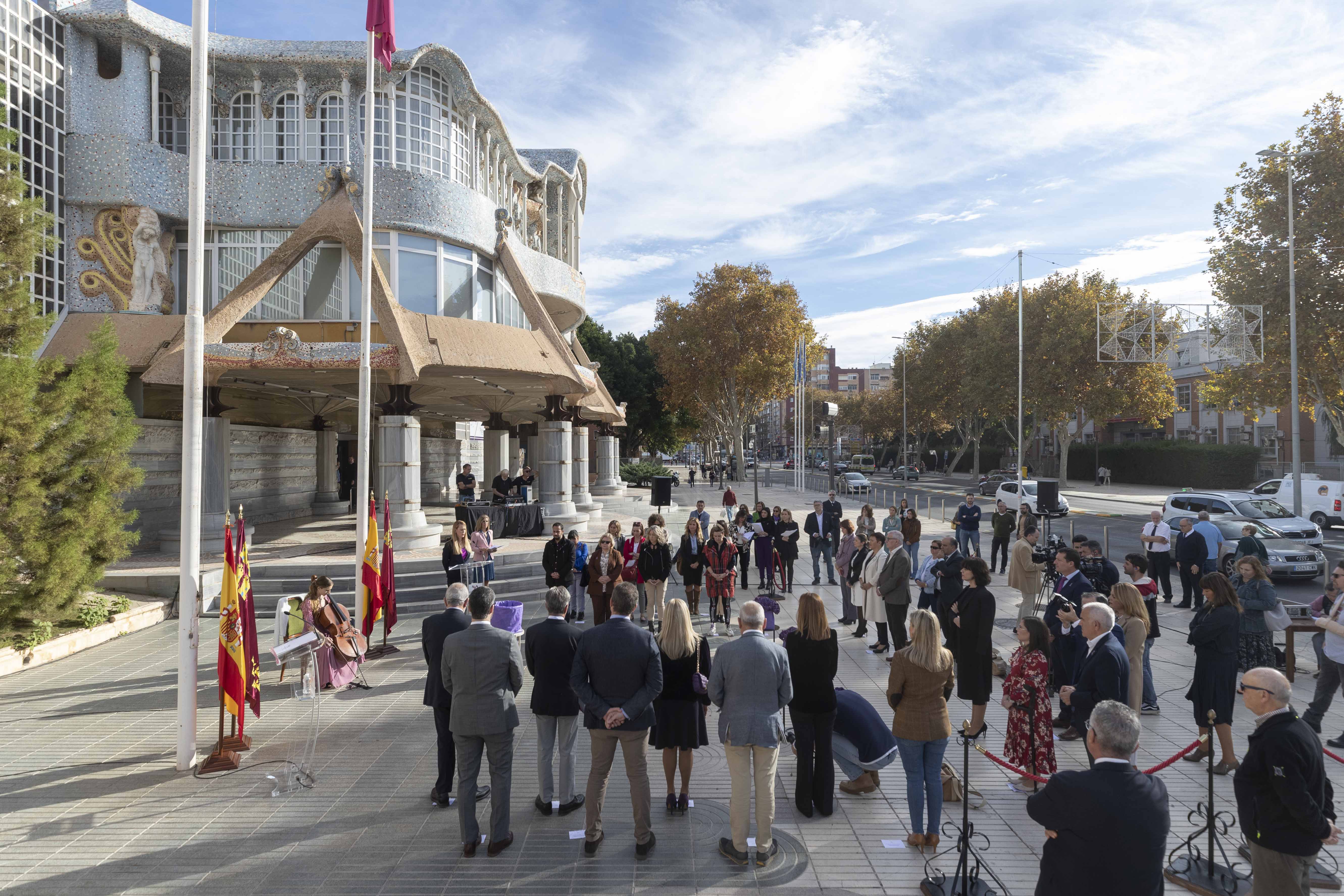 Asistentes al acto institucional del 25N