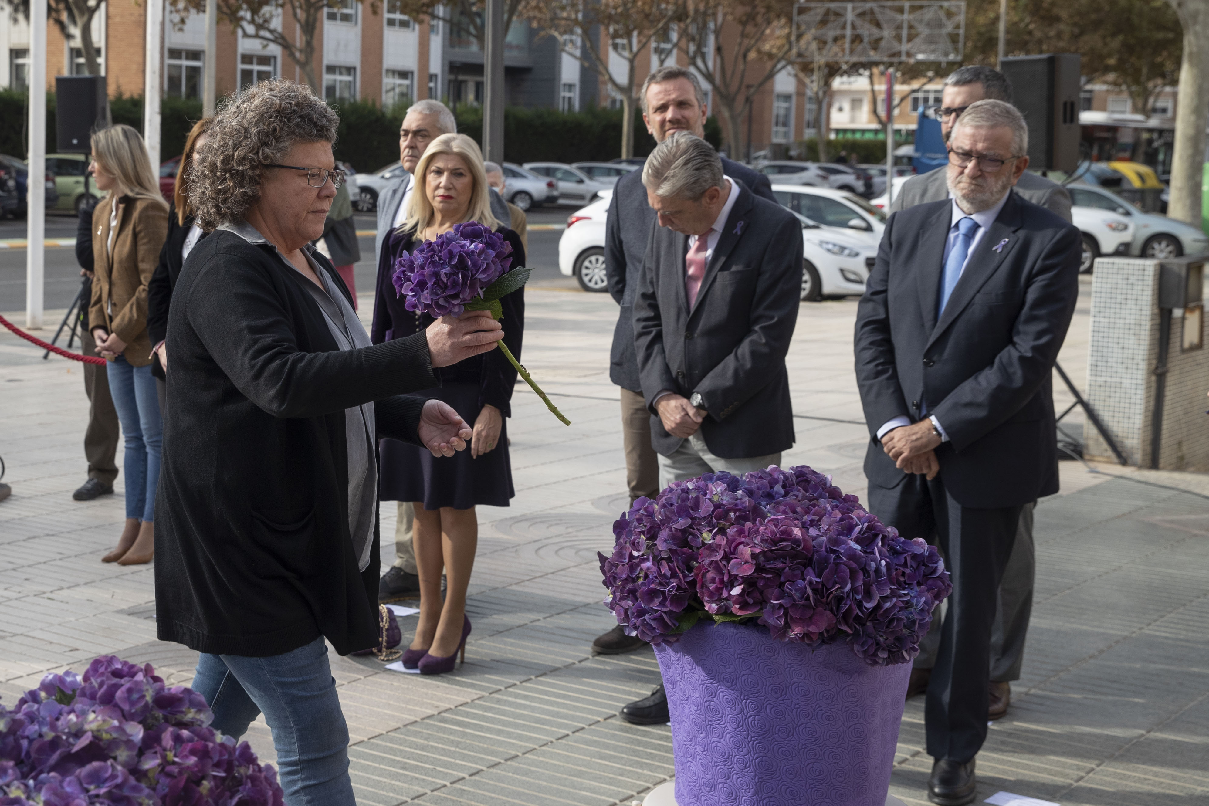 Ofrenda floral del acto institucional del 25N