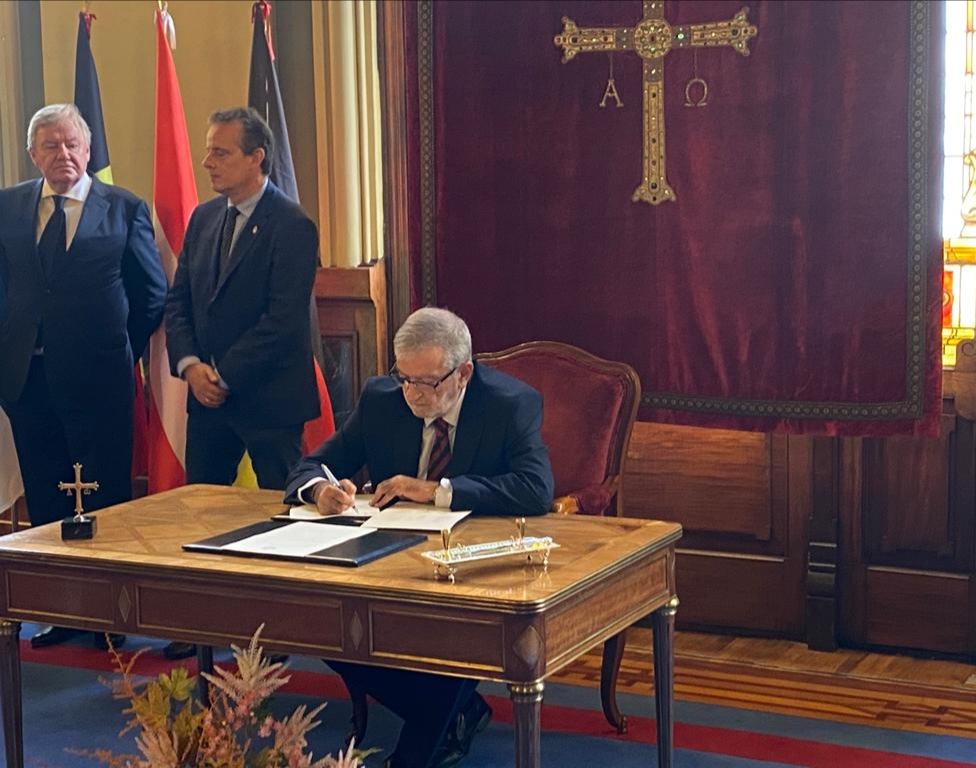 Alberto Castillo rubrica la Declaración de Oviedo