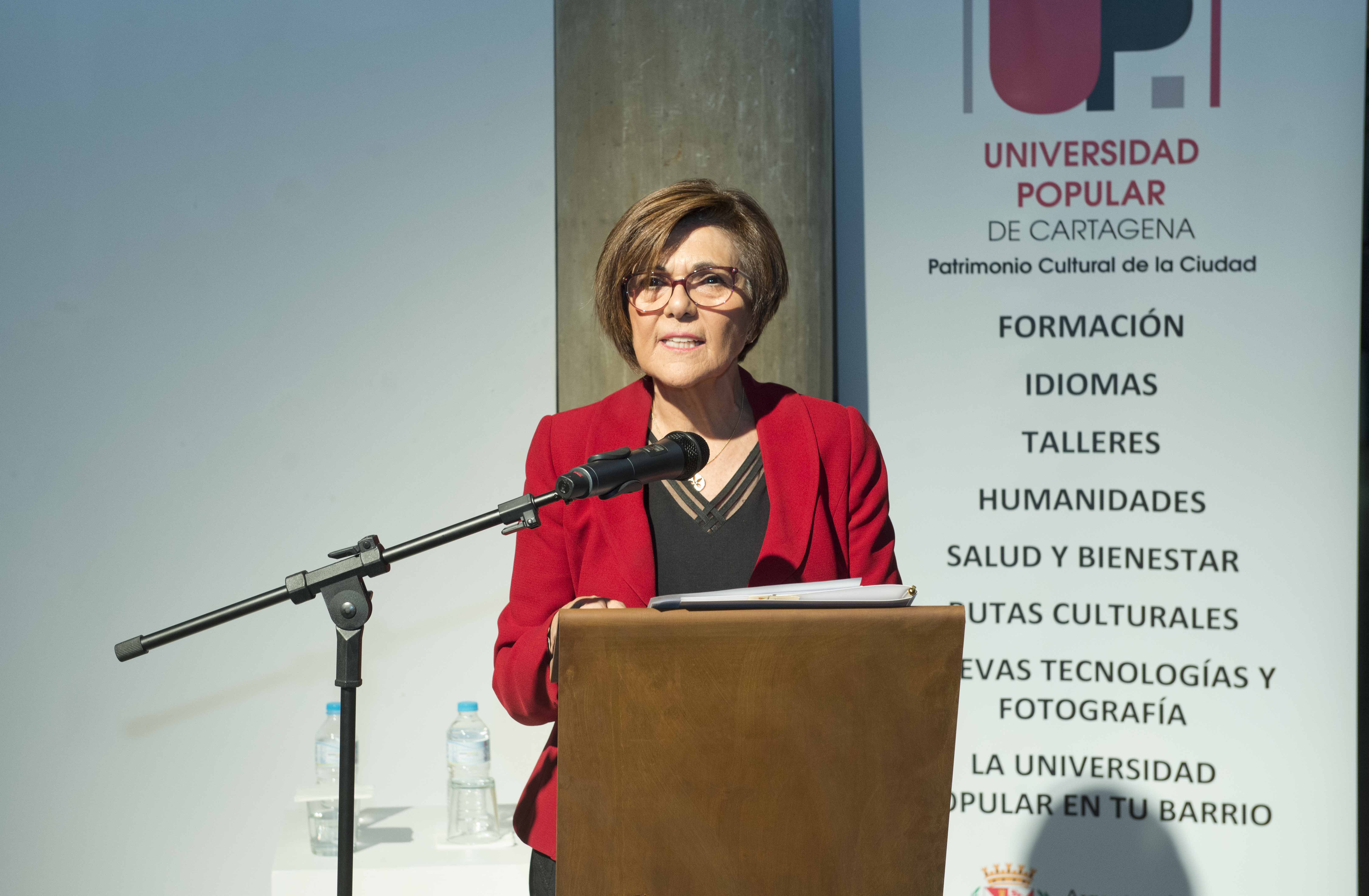 La presidenta de la Asamblea Regional, Rosa Peñalver, ha inaugurado el curso académico 2017/2018 de la Universidad Popular