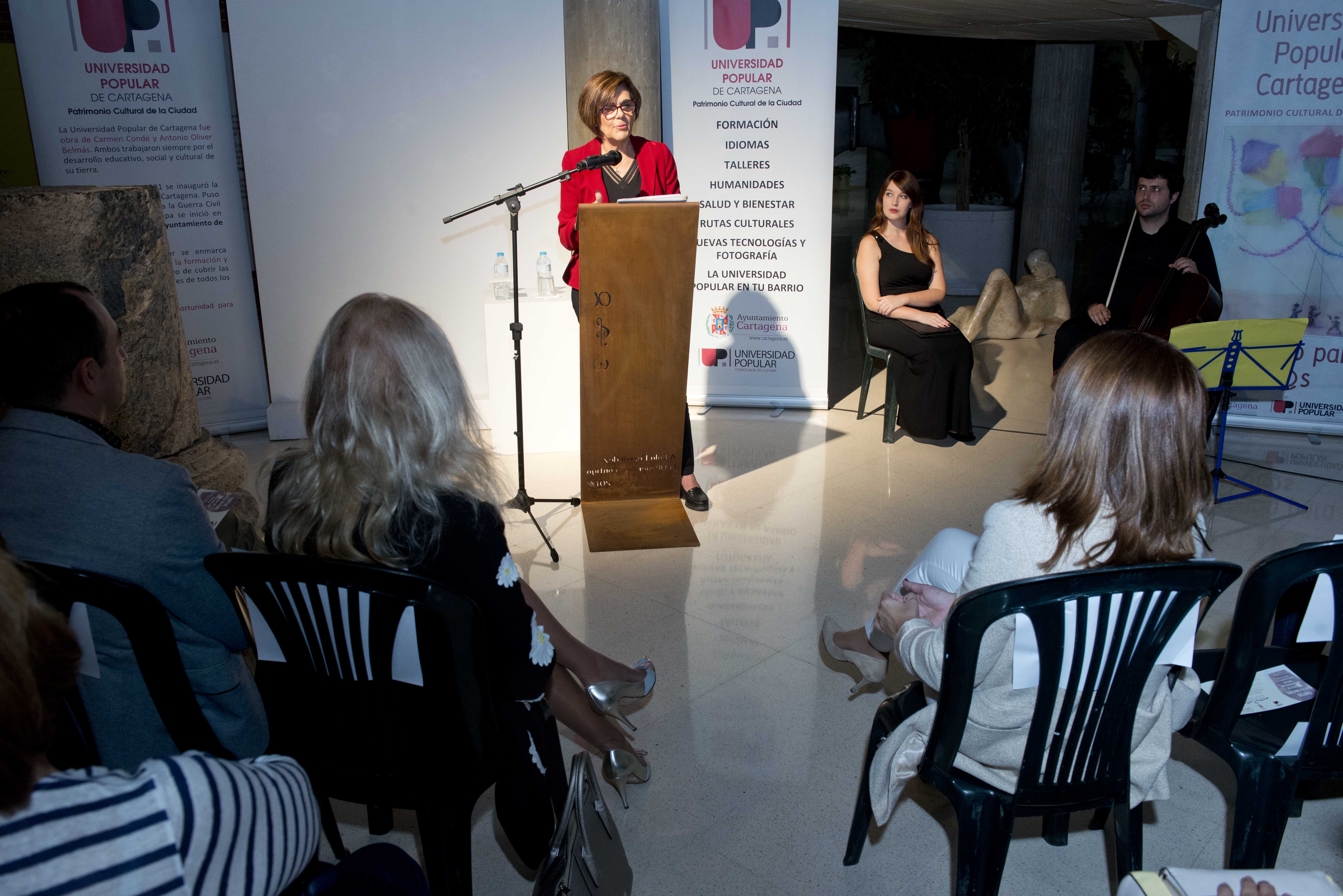 La presidenta de la Asamblea Regional, Rosa Peñalver, ha inaugurado el curso académico 2017/2018 de la Universidad Popular