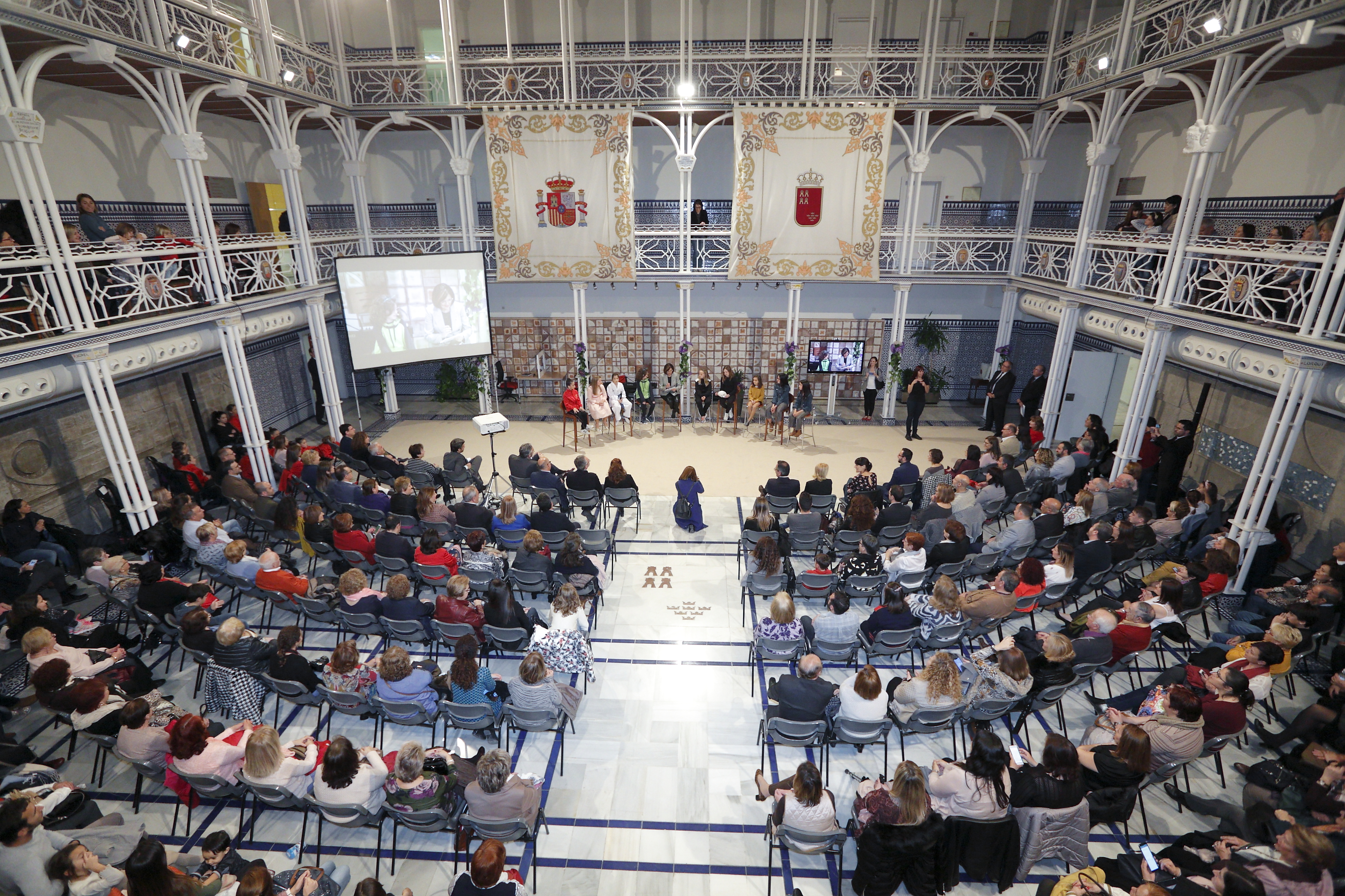 Descubrimiento y presentación del retrato oficial de la presidenta de la Asamblea, Rosa Peñalver