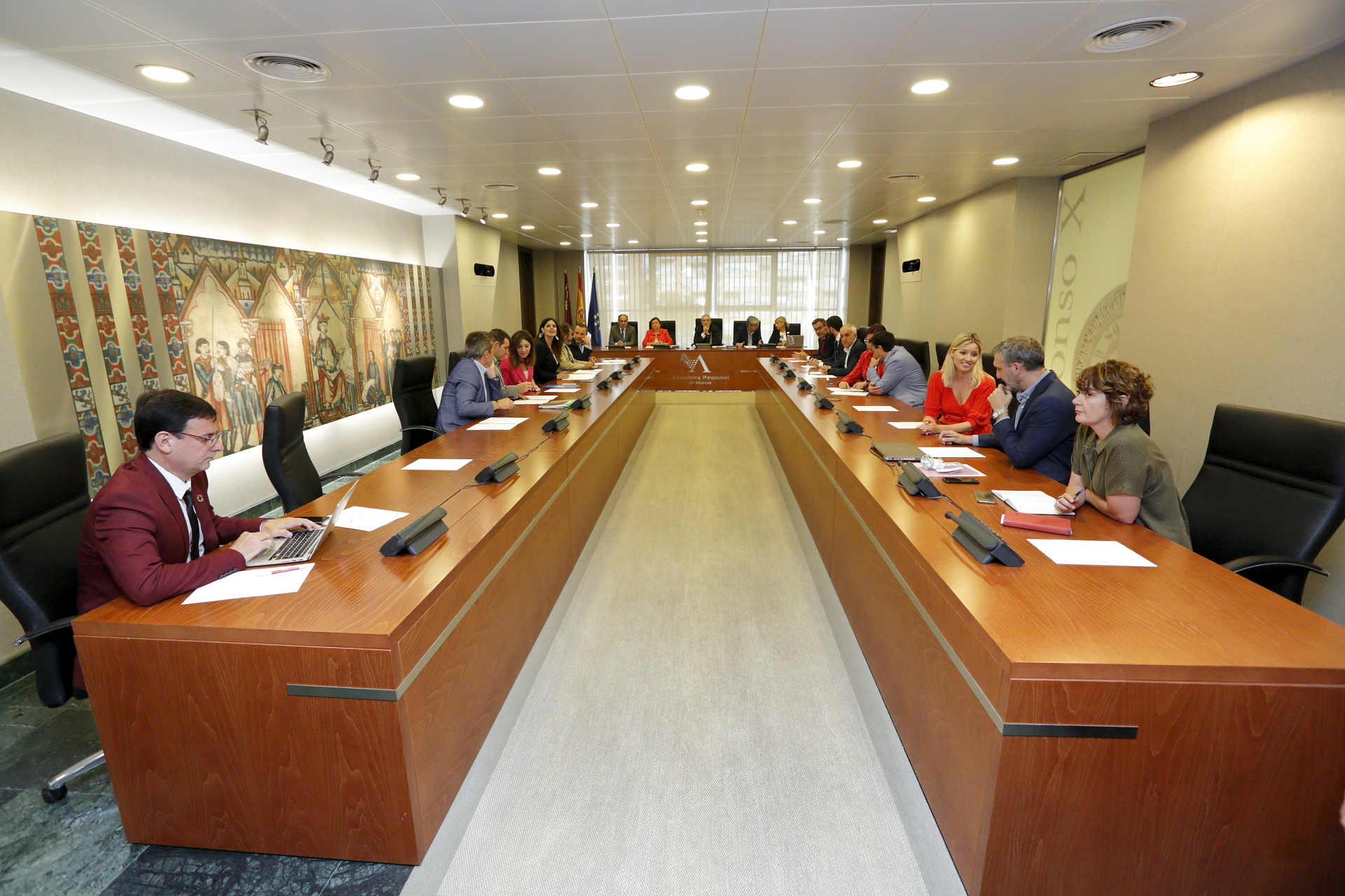 Asistentes a la primera reunión de la Junta de Portavoces