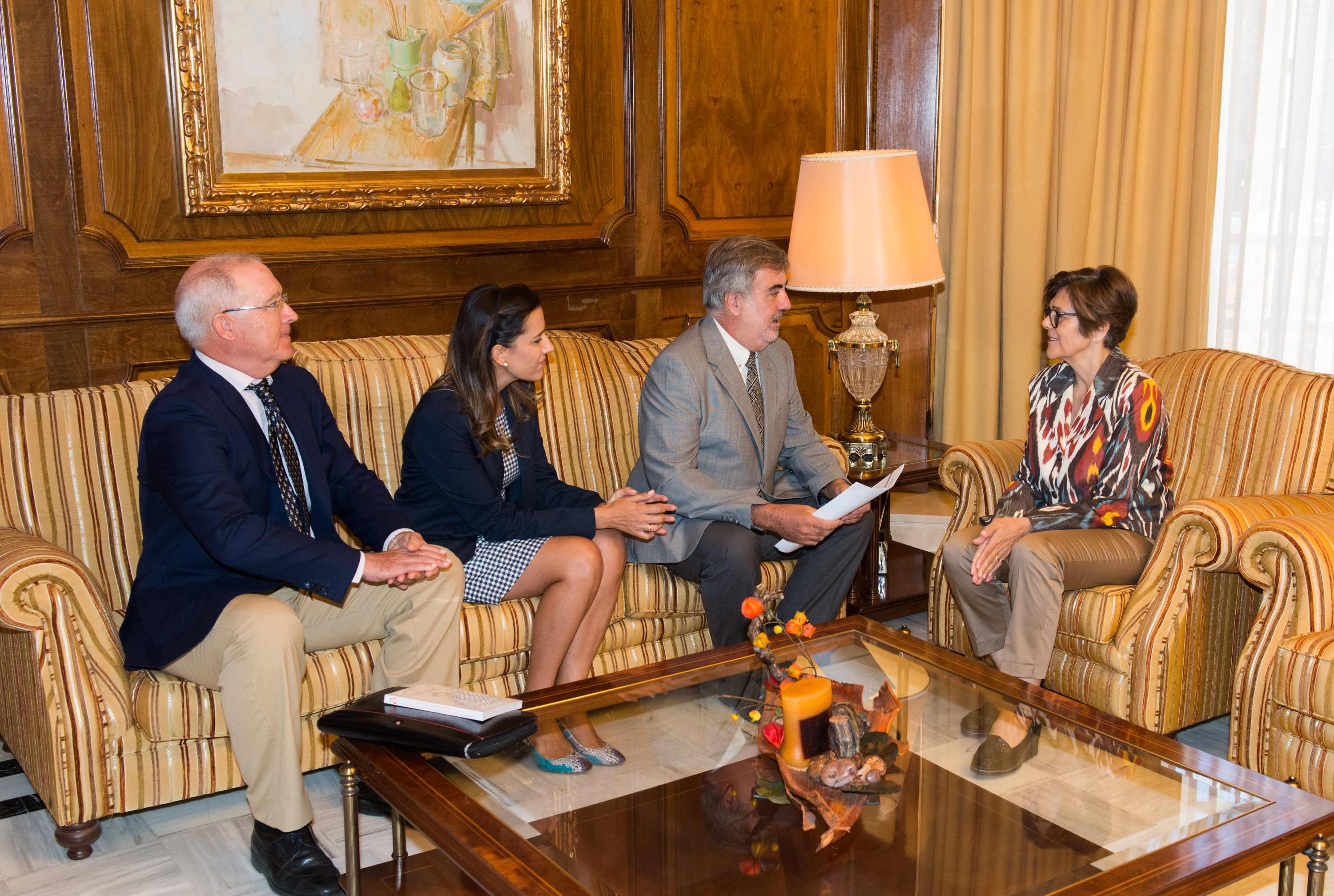 La presidenta de la Cámara ha recibido al decano del Colegio Oficial de Arquitectos de la Región de Murcia, Rafael Pardo Prefasi