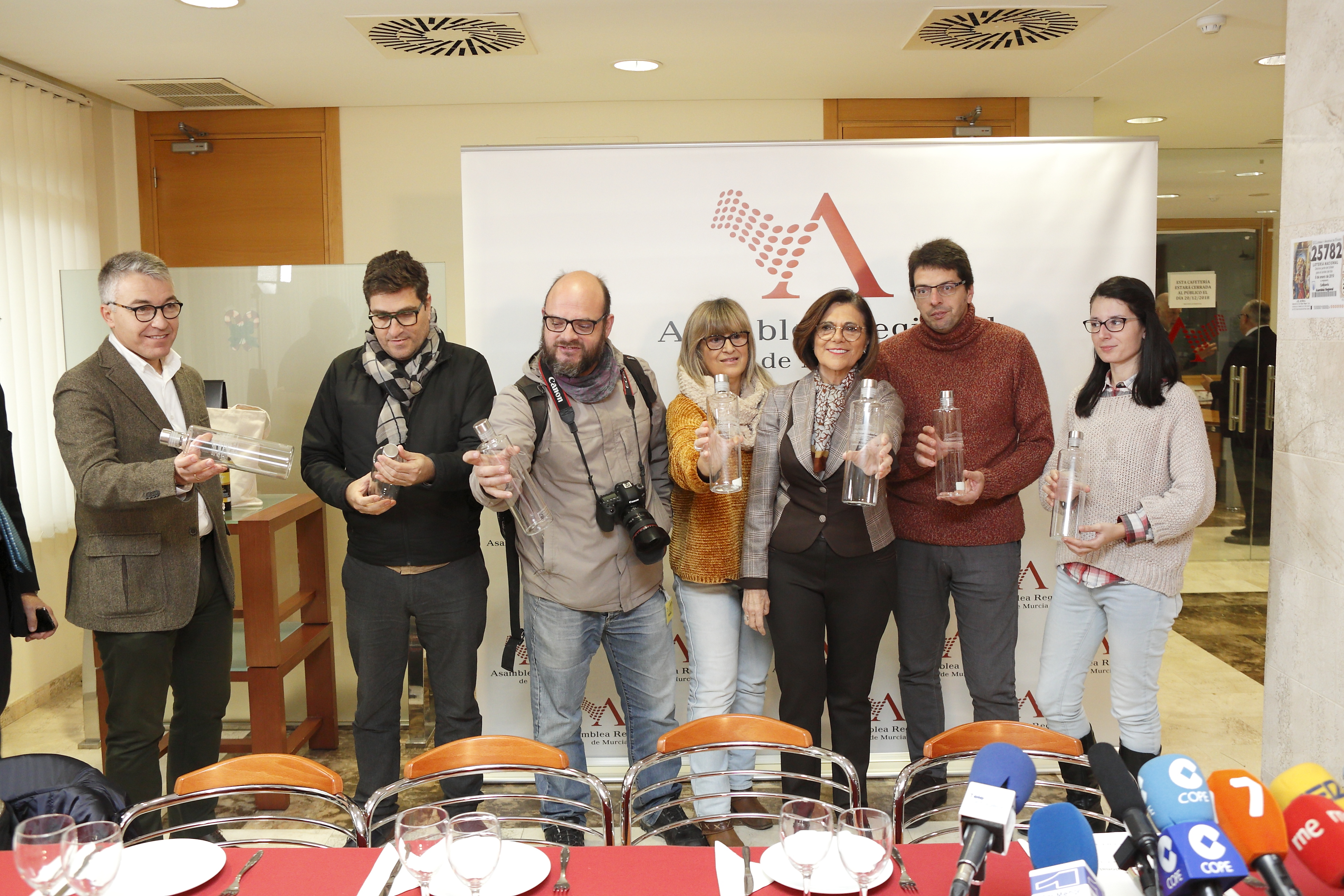 La presidenta de la Cámara, Rosa Peñalver, ofrece un desayuno informativo a los medios de comunicación