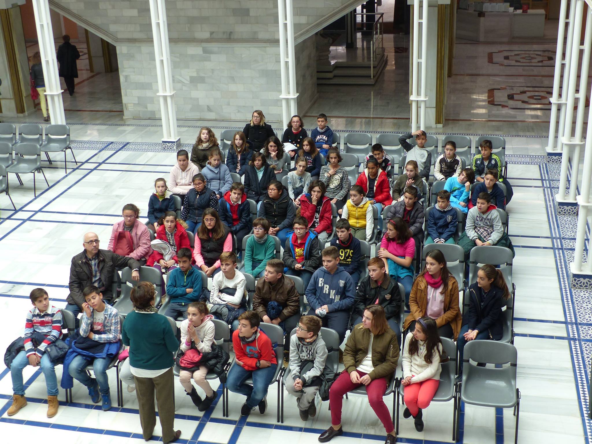 Visita de un centro educativo a la Asamblea Regional