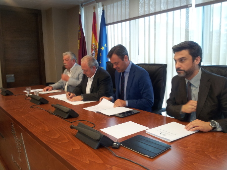 Antonio Jiménez y Angel Soler se disponen a intervenir ante la Comisión especial de Empleo.