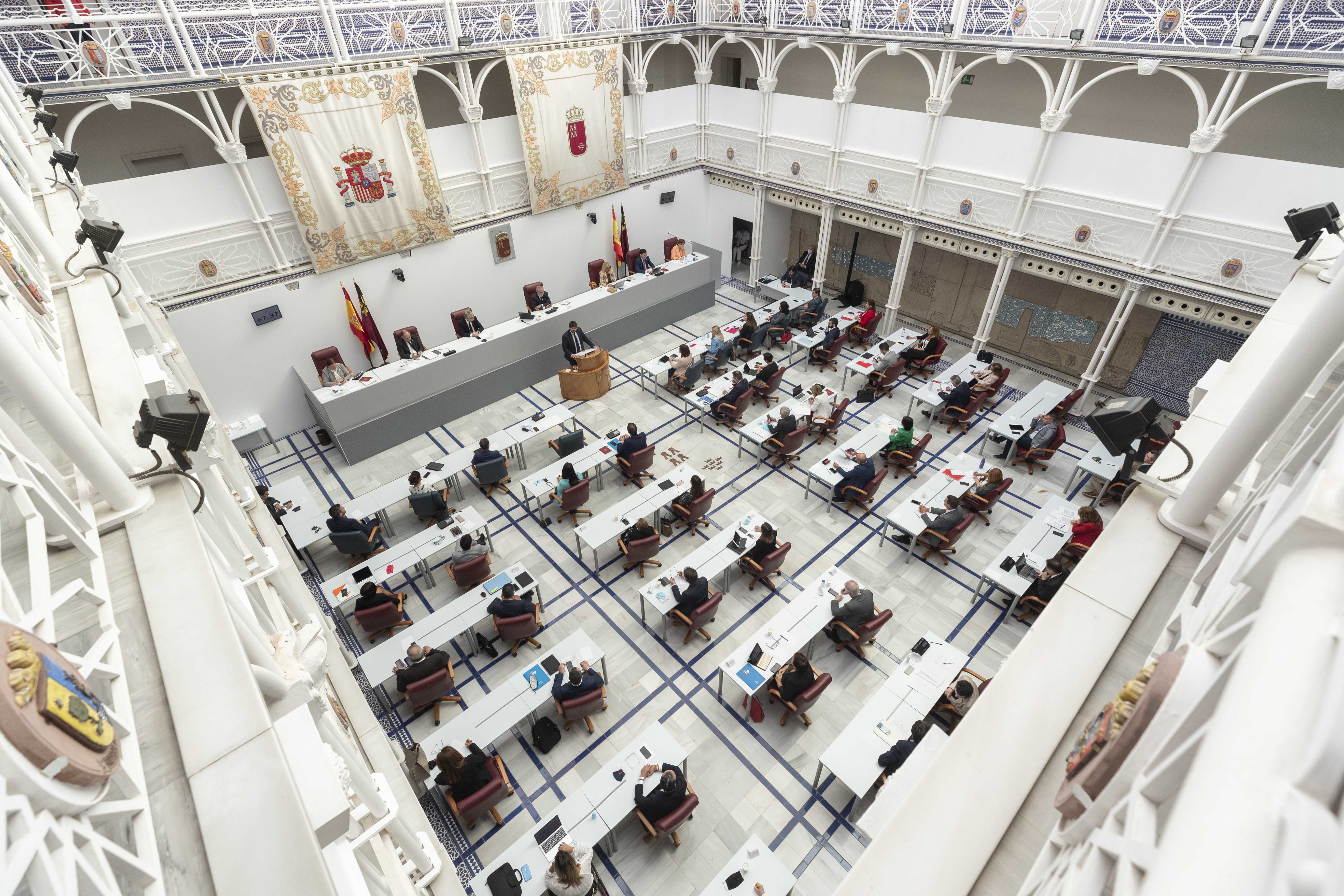 Sesión plenaria en el Patio de los Ayuntamientos