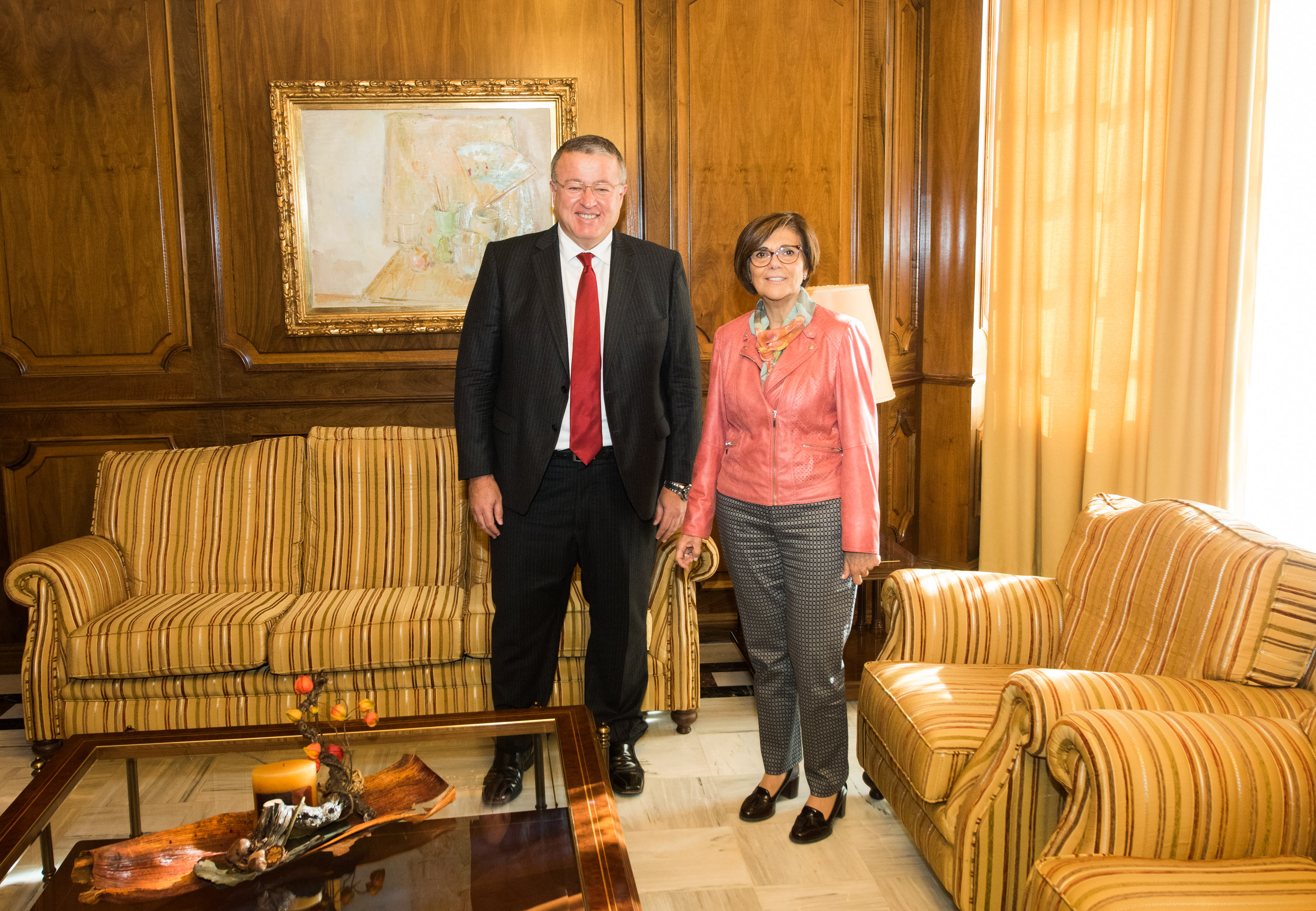 La presidenta de la Asamblea Regional ha recibido al delegado del Gobierno, Francisco Bernabé