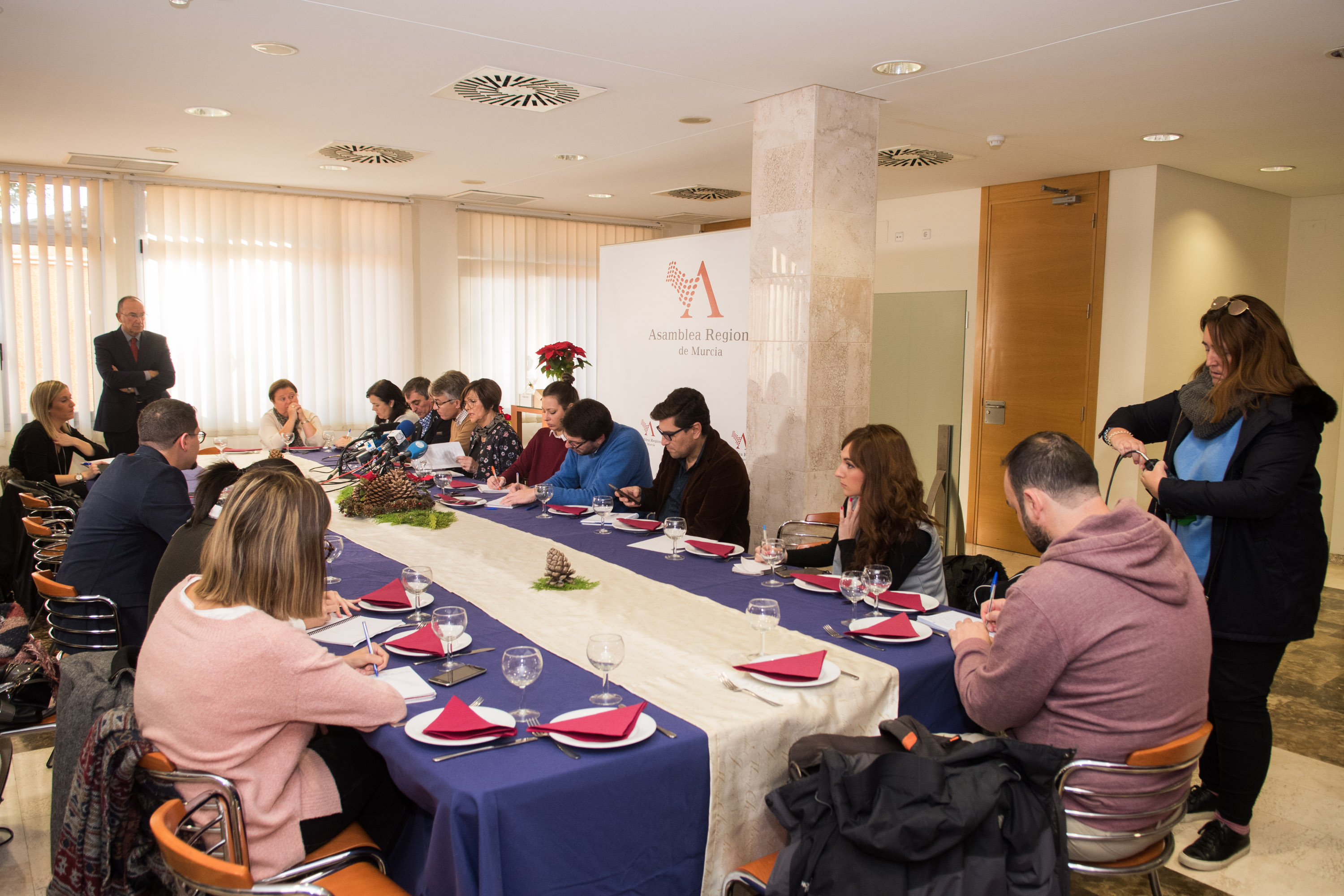 La presidenta de la Asamblea Regional, Rosa Peñalver, ha compartido un desayuno informativo con los medios de comunicación habituales en el Parlamento autonómico