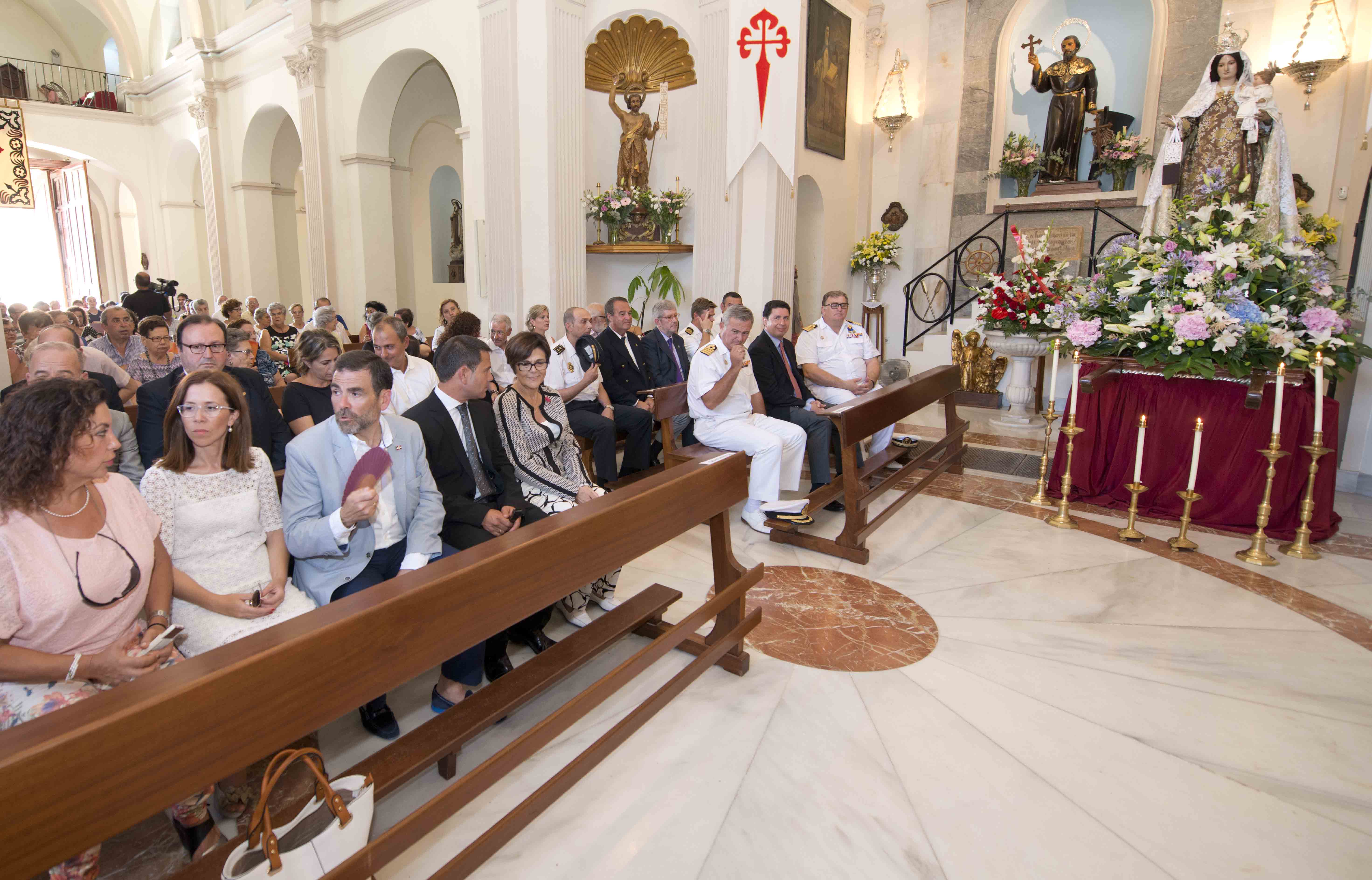 La presidenta de la Asamblea, Rosa Peñalver en la misa previa a la procesión de la Virgen del Carmen.