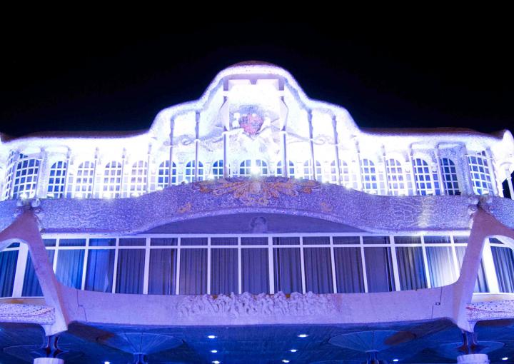 La Asamblea Regional se suma a la celebración del Día de Europa, iluminando de azul su fachada y manteniendo izada durante todo el día la bandera europea