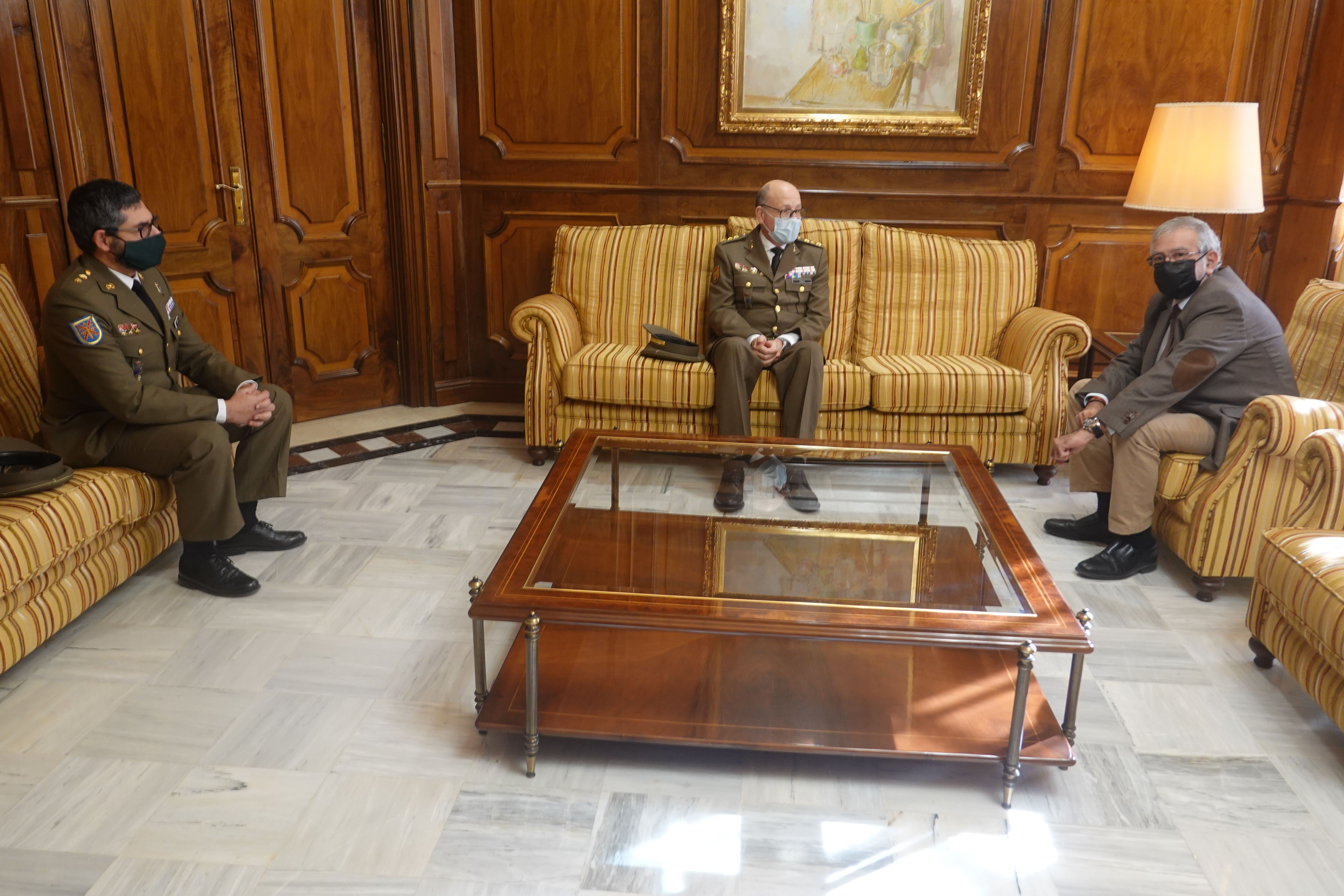 El presidente de la Asamblea Regional, Alberto Castillo, ha recibido a los coroneles Carlos Javier Frías y Juan Carlos Pérez Herrero