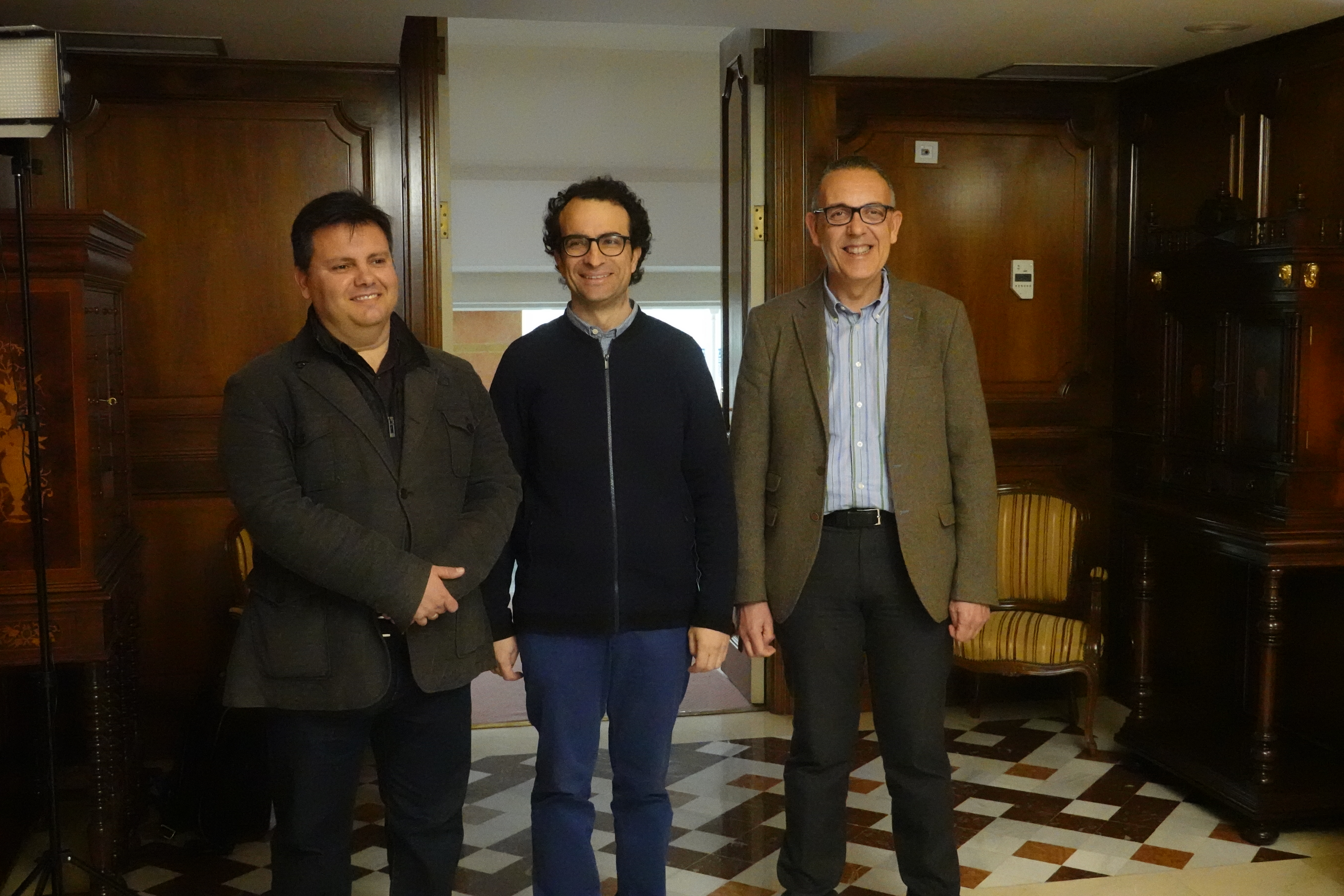 Manuel Rives,Leonardo Martínez y Francisco Guillamón, minutos antes del encuentro con el presidente de la Asamblea